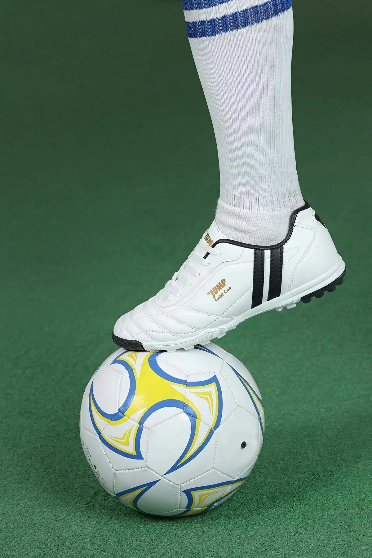 کفش فوتبال سفید Astroturf 13258 - 1847 کفش فوتبال سفید Astroturf 13258 - 1847