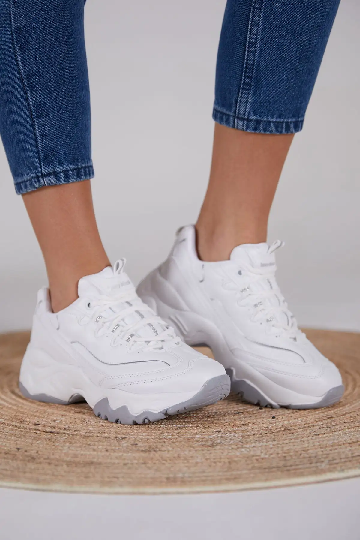 کفش اسپرت زنانه سفید Tb7040 - 2251 کفش اسپرت زنانه سفید Tb7040 - 2251