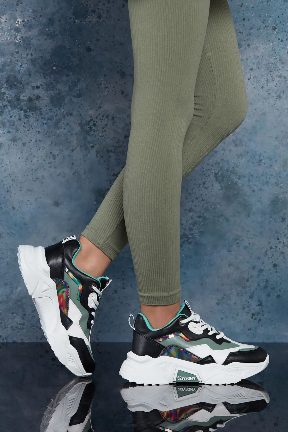 کفش ورزشی سیاه و سفید زن - 2291 کفش ورزشی سیاه و سفید زن - 2291