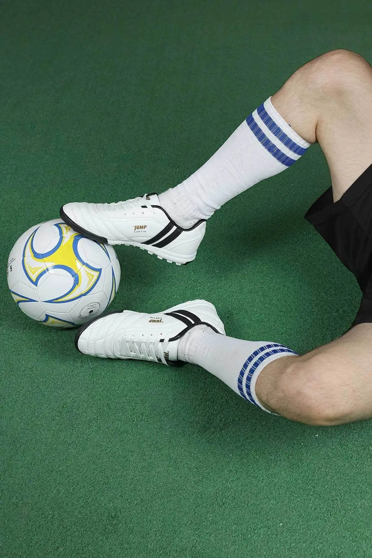 کفش فوتبال سفید Astroturf 13258 - 1847 کفش فوتبال سفید Astroturf 13258 - 1847