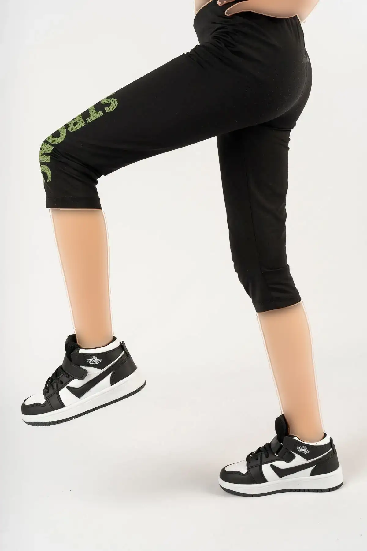 کفش اسپرت بچه گانه یونیسکس سفید مشکی بلند - 1652 کفش اسپرت بچه گانه یونیسکس سفید مشکی بلند - 1652