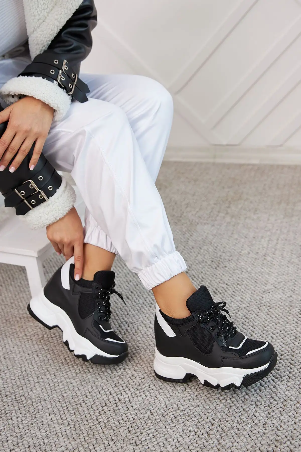 پاشنه های پر شده سیاه Aleso با کفش ورزشی ضخیم زنان کفش ورزشی - 2249 پاشنه های پر شده سیاه Aleso با کفش ورزشی ضخیم زنان کفش ورزشی - 2249