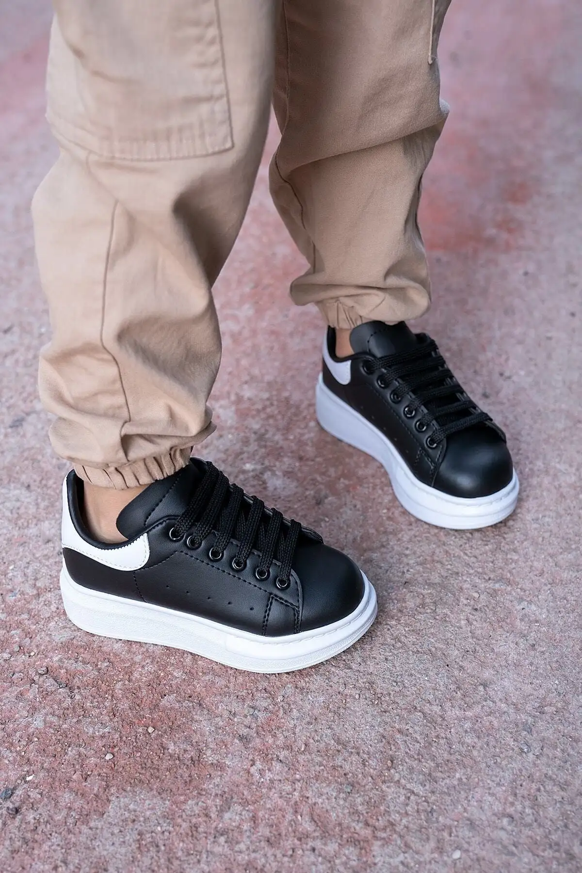 کفش ورزشی راحت روزانه زیره ضخیم بچه گانه مشکی و سفید - 2237 کفش ورزشی راحت روزانه زیره ضخیم بچه گانه مشکی و سفید - 2237