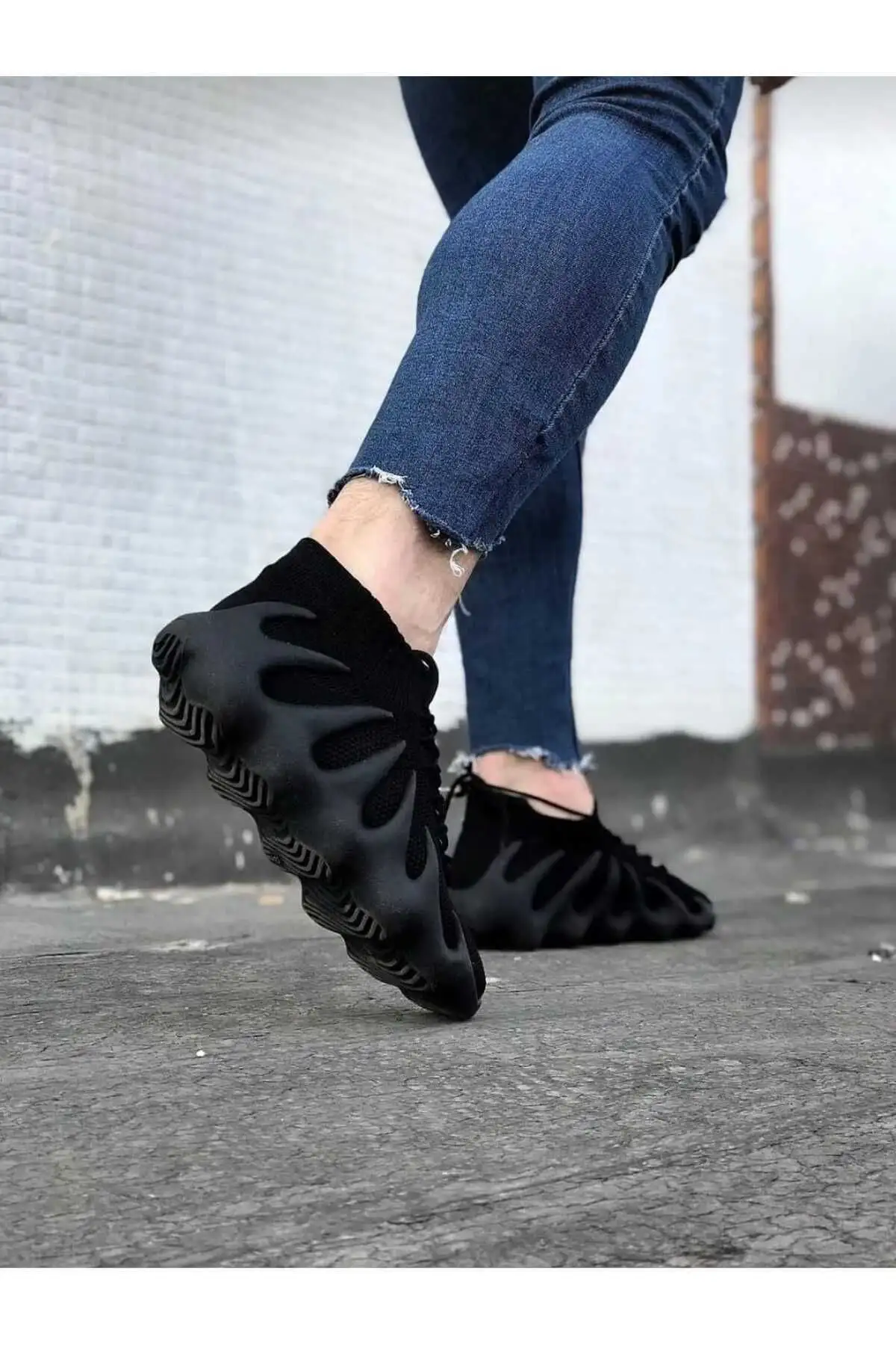 کفش کتانی مشکی لباس بافتنی ورزشی یونیسکس که باید 1 سایز بزرگتر انتخاب کنید. - 2198 کفش کتانی مشکی لباس بافتنی ورزشی یونیسکس که باید 1 سایز بزرگتر انتخاب کنید. - 2198