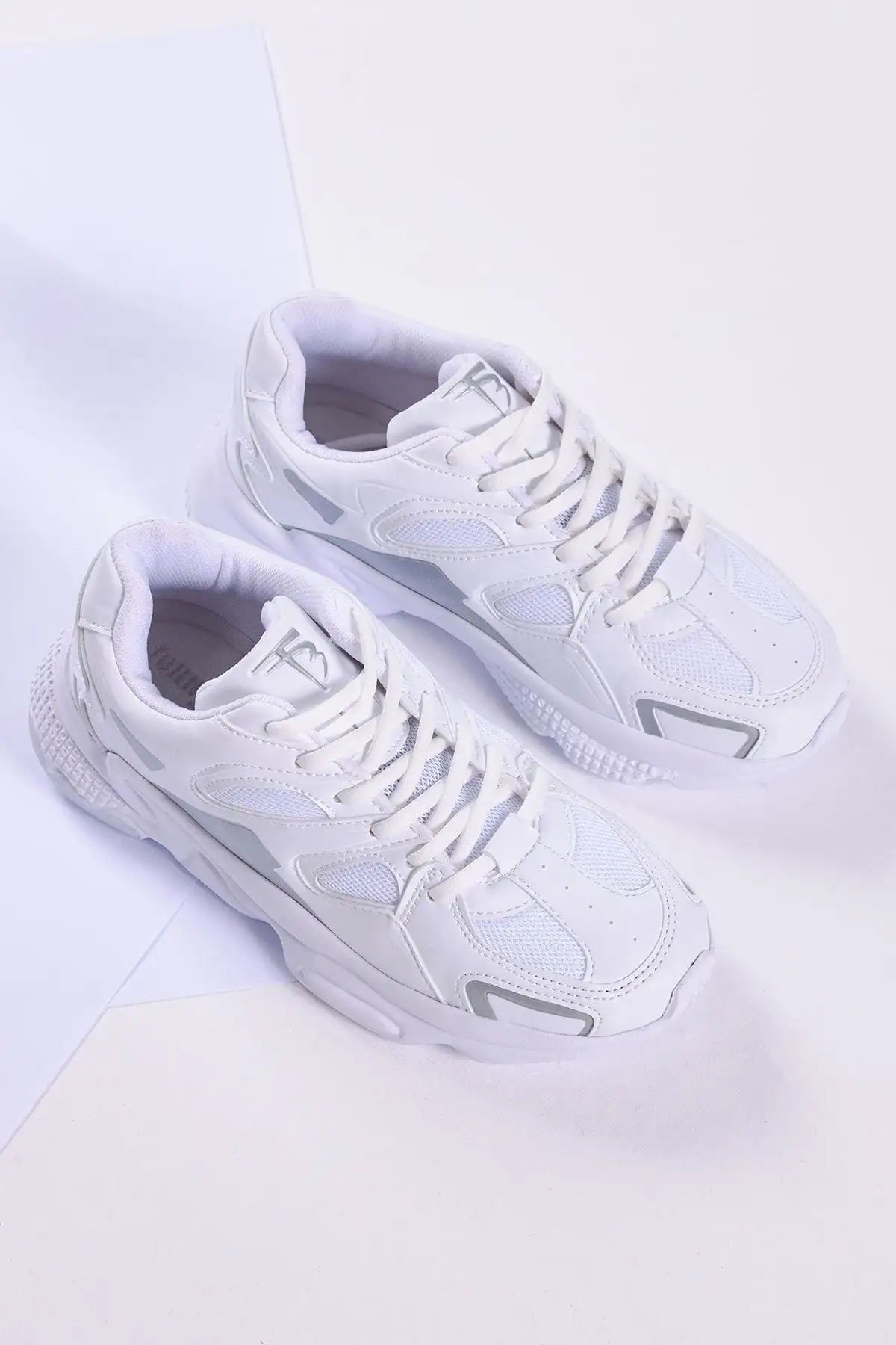 کفش اسپرت یونیسکس سفید Tb252 - 2261
