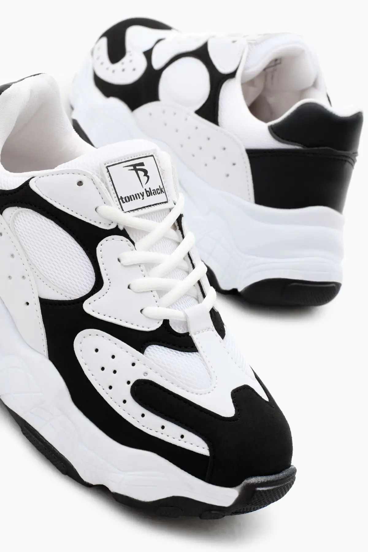 کفش های ورزشی سیاه سفید زنانه TB284 - 2292 کفش های ورزشی سیاه سفید زنانه TB284 - 2292