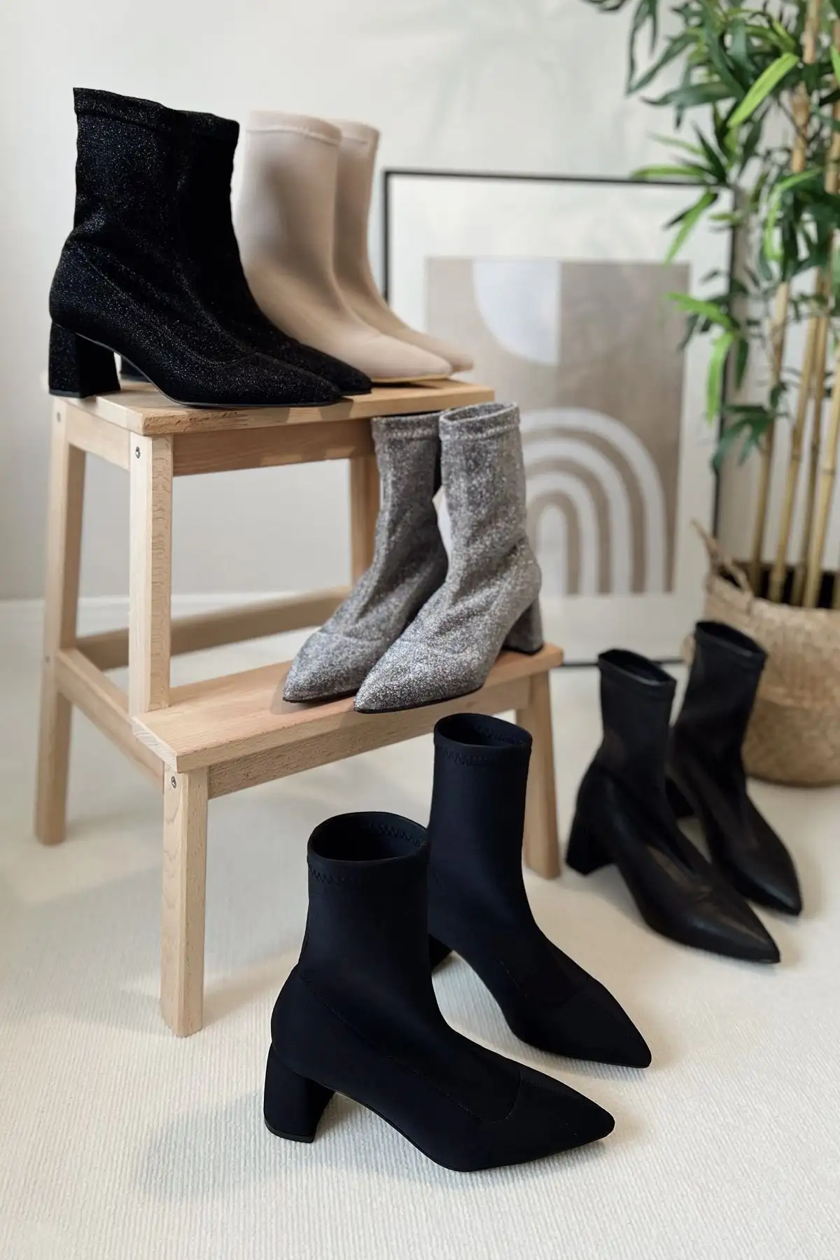 مچ دست کشش فلکس با پاشنه های متوسط ​​به زنان بینی اشاره کرد - 2923