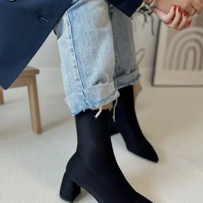 مچ دست کشش فلکس با پاشنه های متوسط ​​به زنان بینی اشاره کرد - 2923