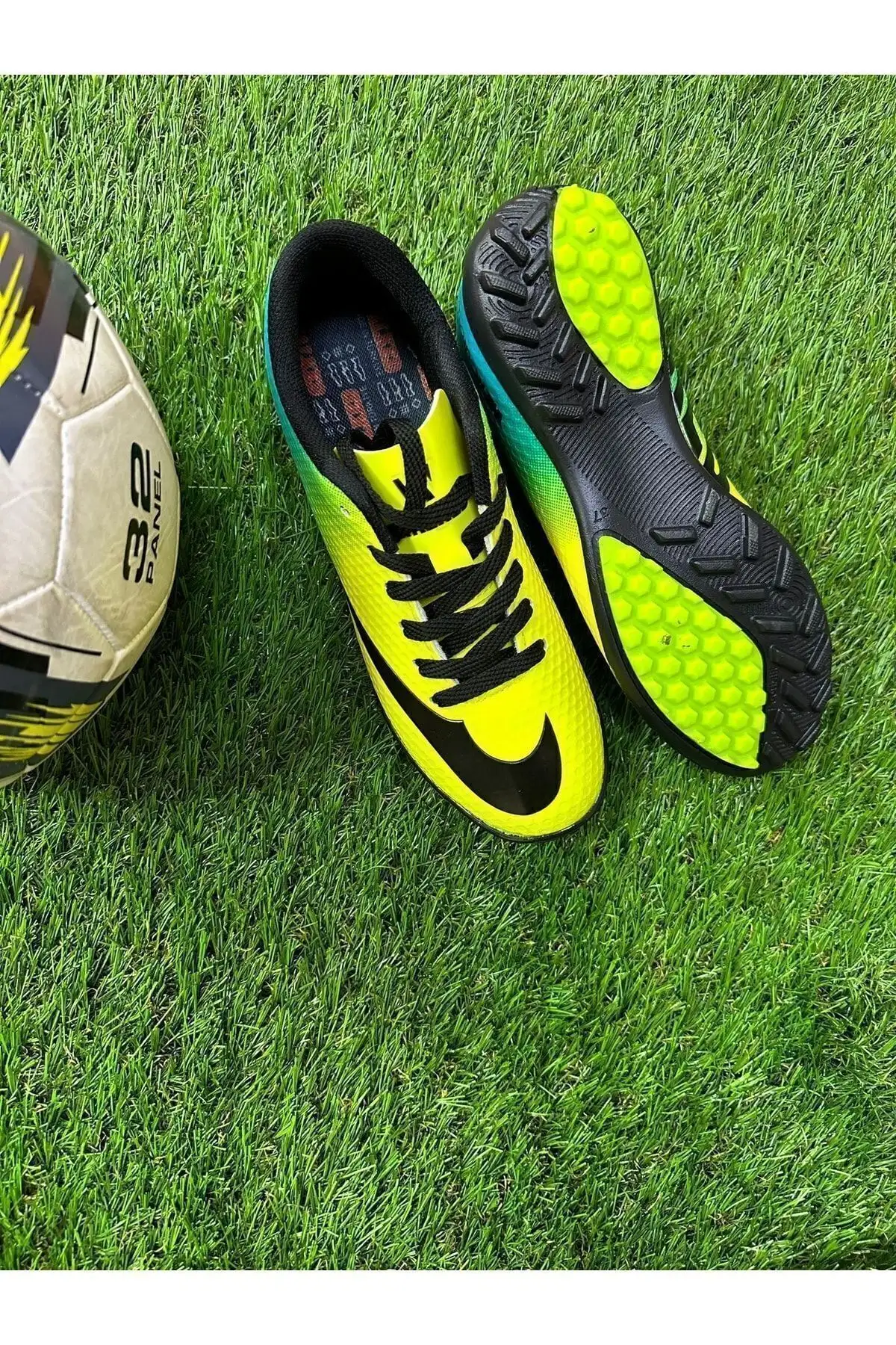 کفش های فوتبال فرش - 2572 کفش های فوتبال فرش - 2572