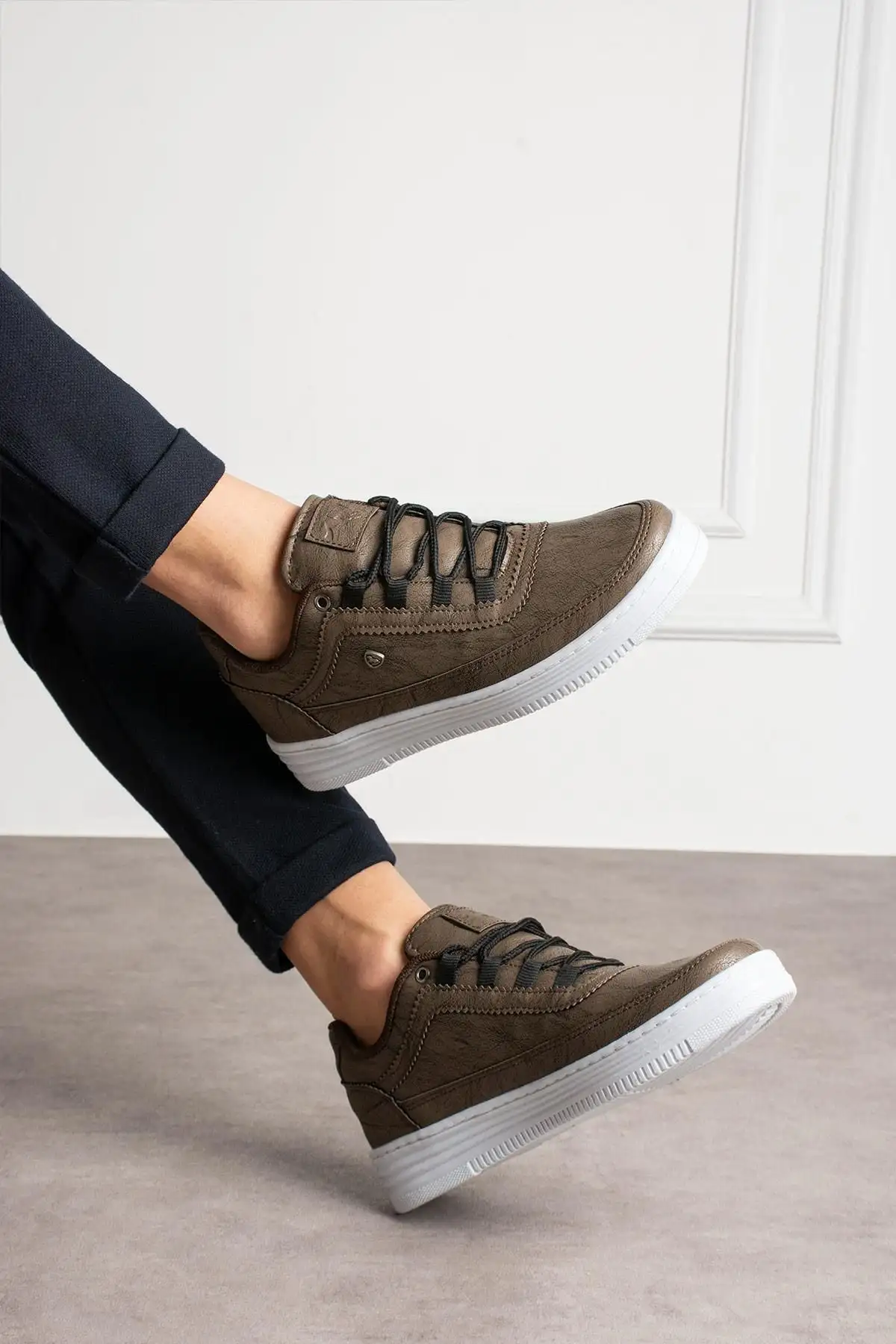 قالب راحت روزانه مردمان سفید کفش ورزشی 519 - 2613 قالب راحت روزانه مردمان سفید کفش ورزشی 519 - 2613