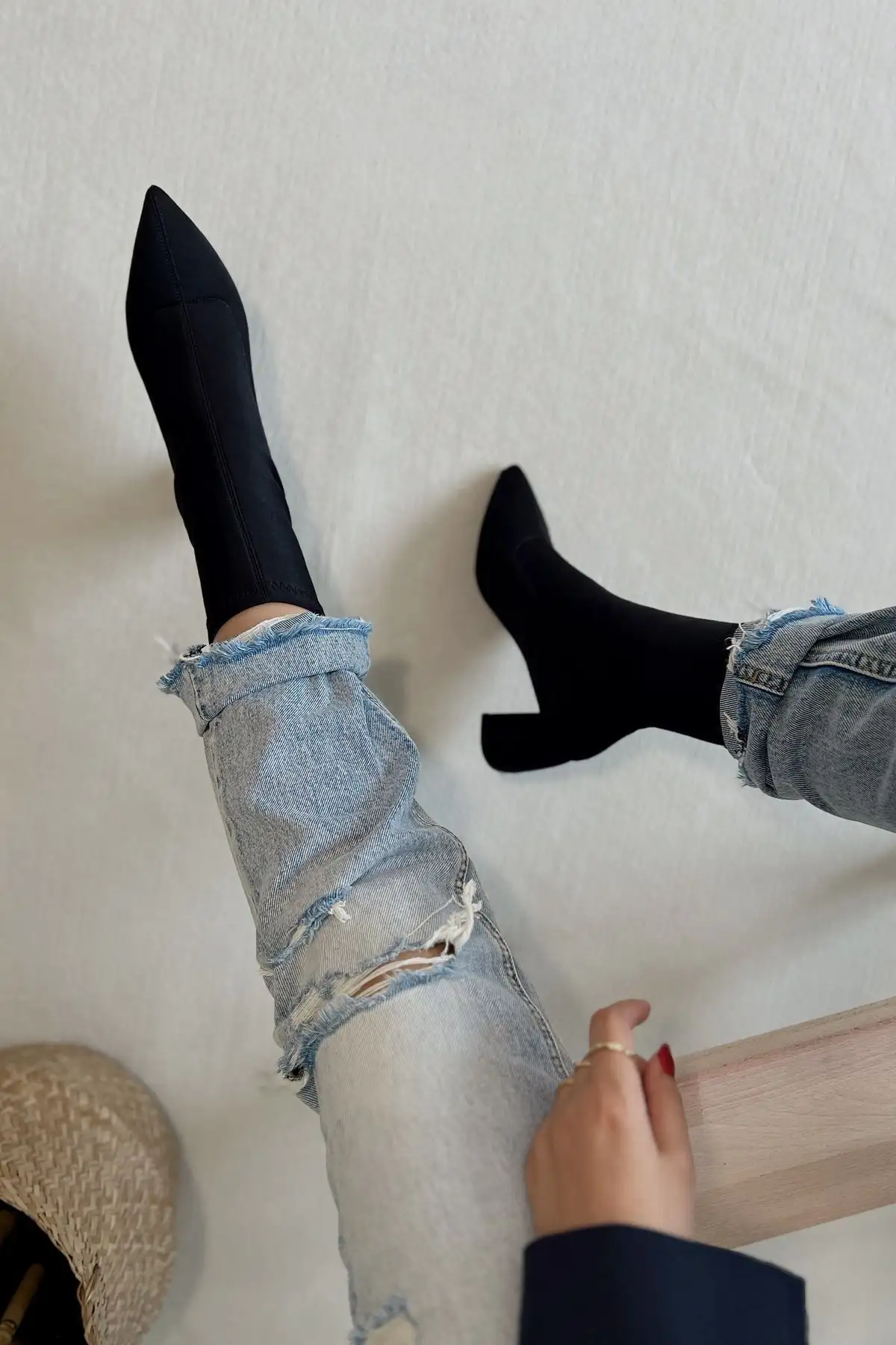 مچ دست کشش فلکس با پاشنه های متوسط ​​به زنان بینی اشاره کرد - 2923