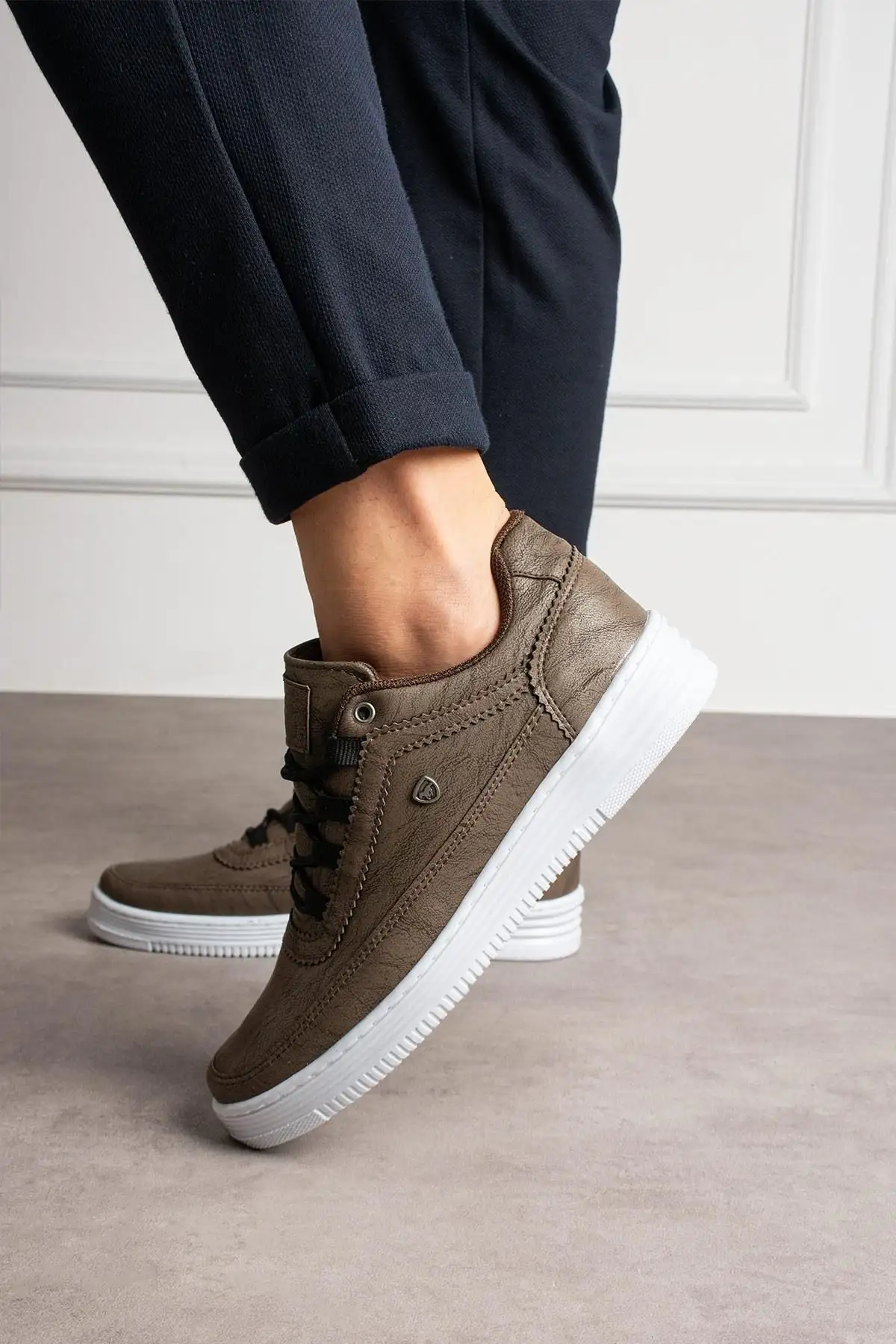 قالب راحت روزانه مردمان سفید کفش ورزشی 519 - 2613 قالب راحت روزانه مردمان سفید کفش ورزشی 519 - 2613