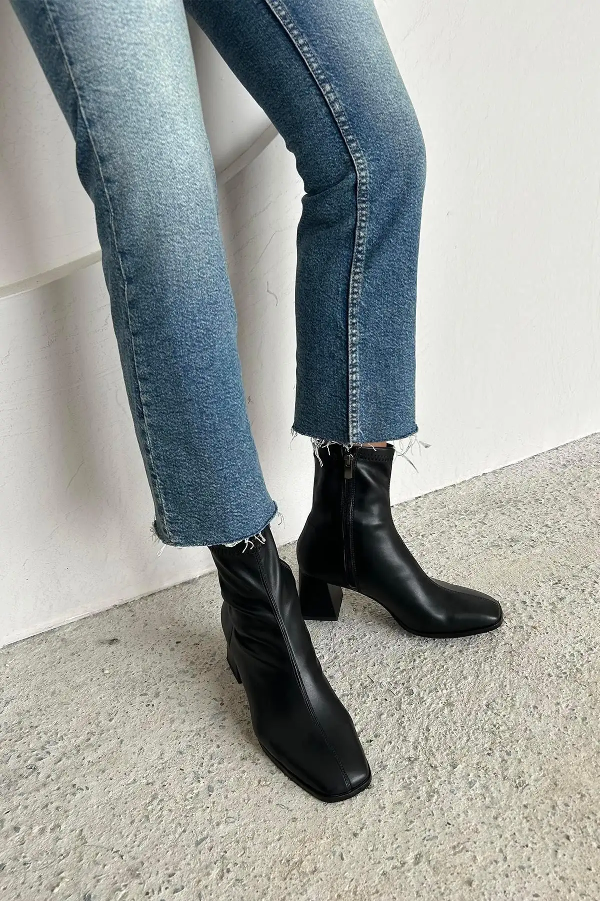 پاشنه های متوسط کشش زنانه Bot Black - 2929 پاشنه های متوسط کشش زنانه Bot Black - 2929