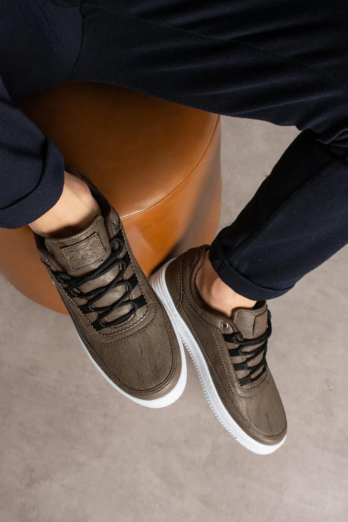 قالب راحت روزانه مردمان سفید کفش ورزشی 519 - 2613 قالب راحت روزانه مردمان سفید کفش ورزشی 519 - 2613