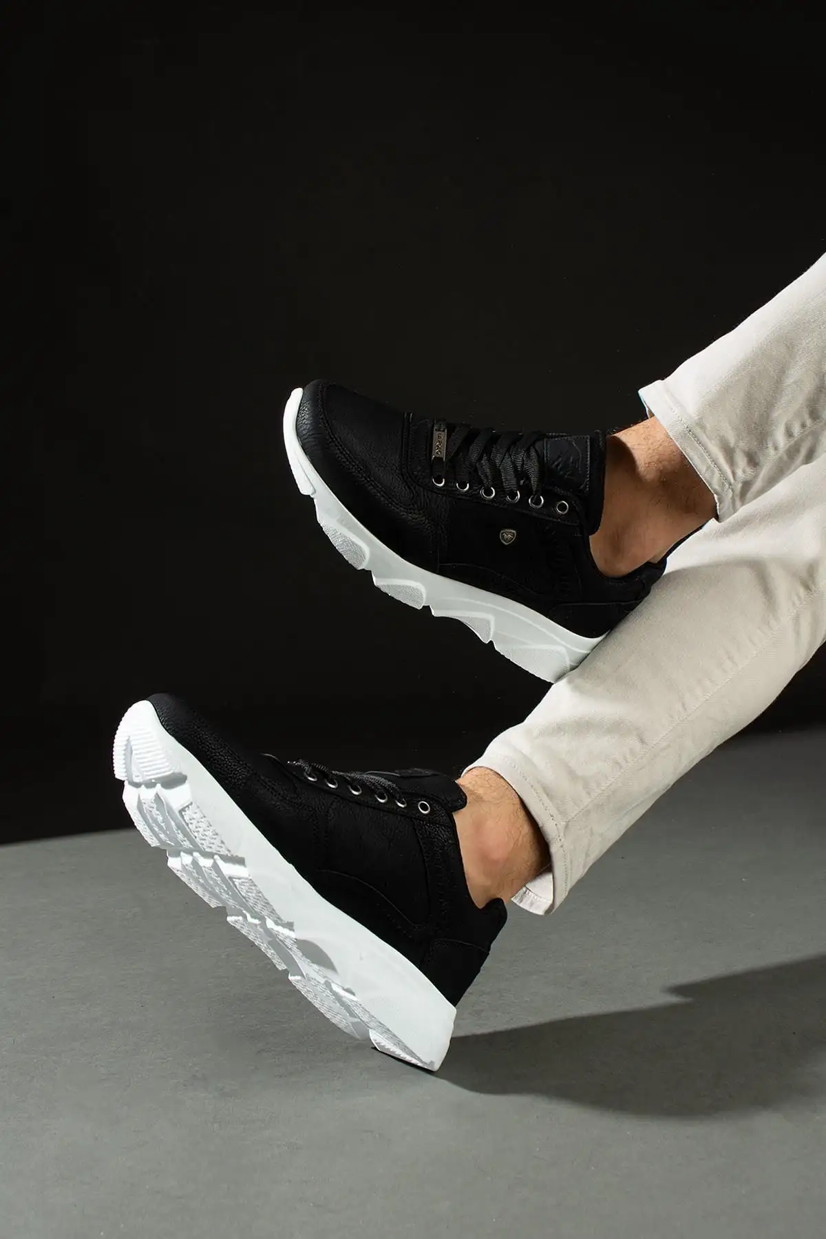 012 رنگ سیاه و سفید مبتنی بر توری روزانه کفش ورزشی مردانه - 2678 012 رنگ سیاه و سفید مبتنی بر توری روزانه کفش ورزشی مردانه - 2678