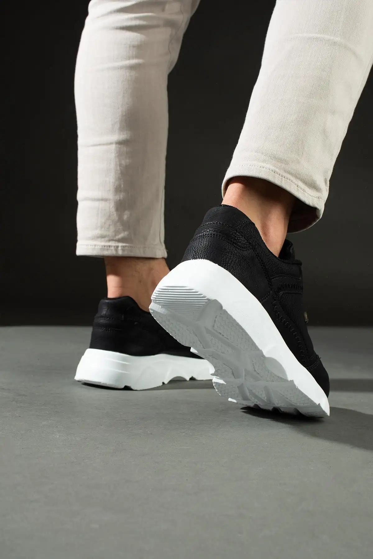 012 رنگ سیاه و سفید مبتنی بر توری روزانه کفش ورزشی مردانه - 2678 012 رنگ سیاه و سفید مبتنی بر توری روزانه کفش ورزشی مردانه - 2678