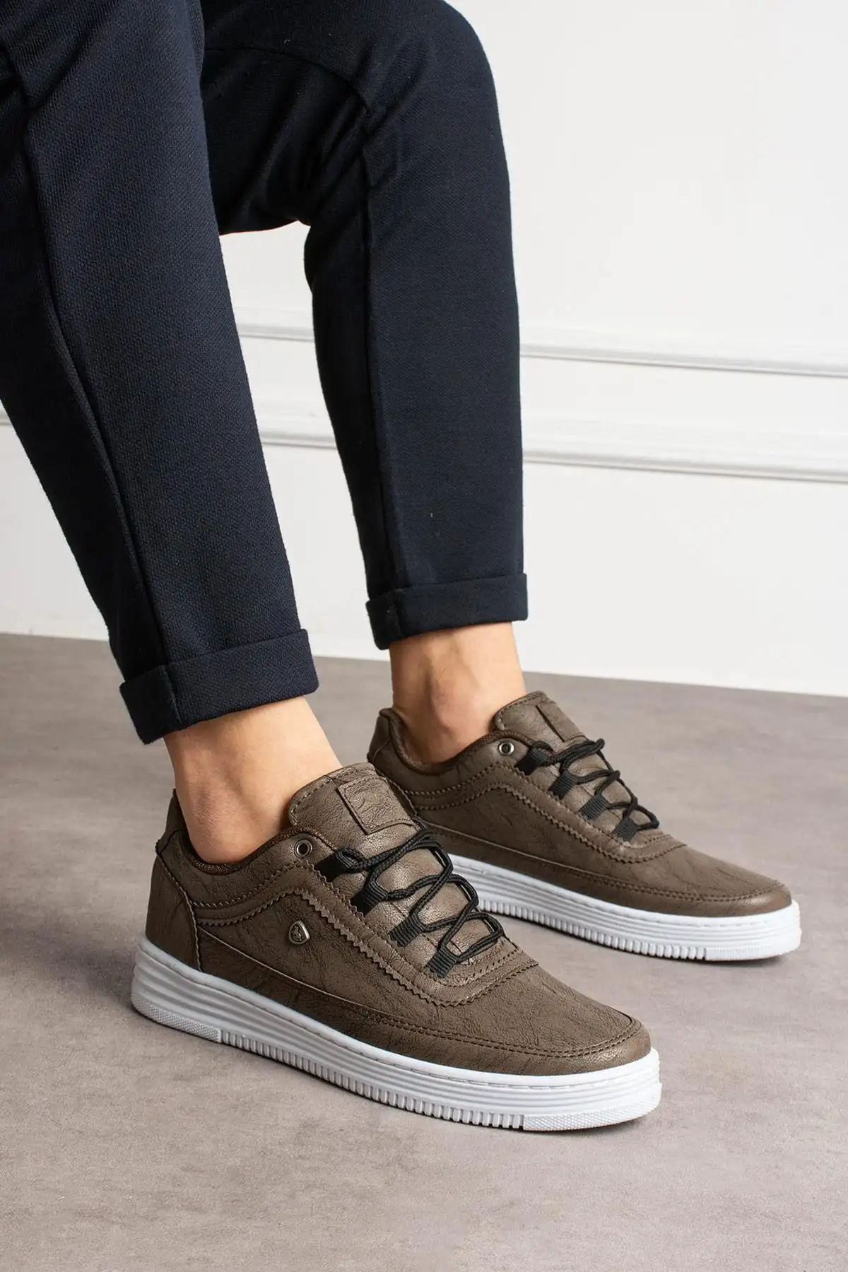 قالب راحت روزانه مردمان سفید کفش ورزشی 519 - 2613 قالب راحت روزانه مردمان سفید کفش ورزشی 519 - 2613