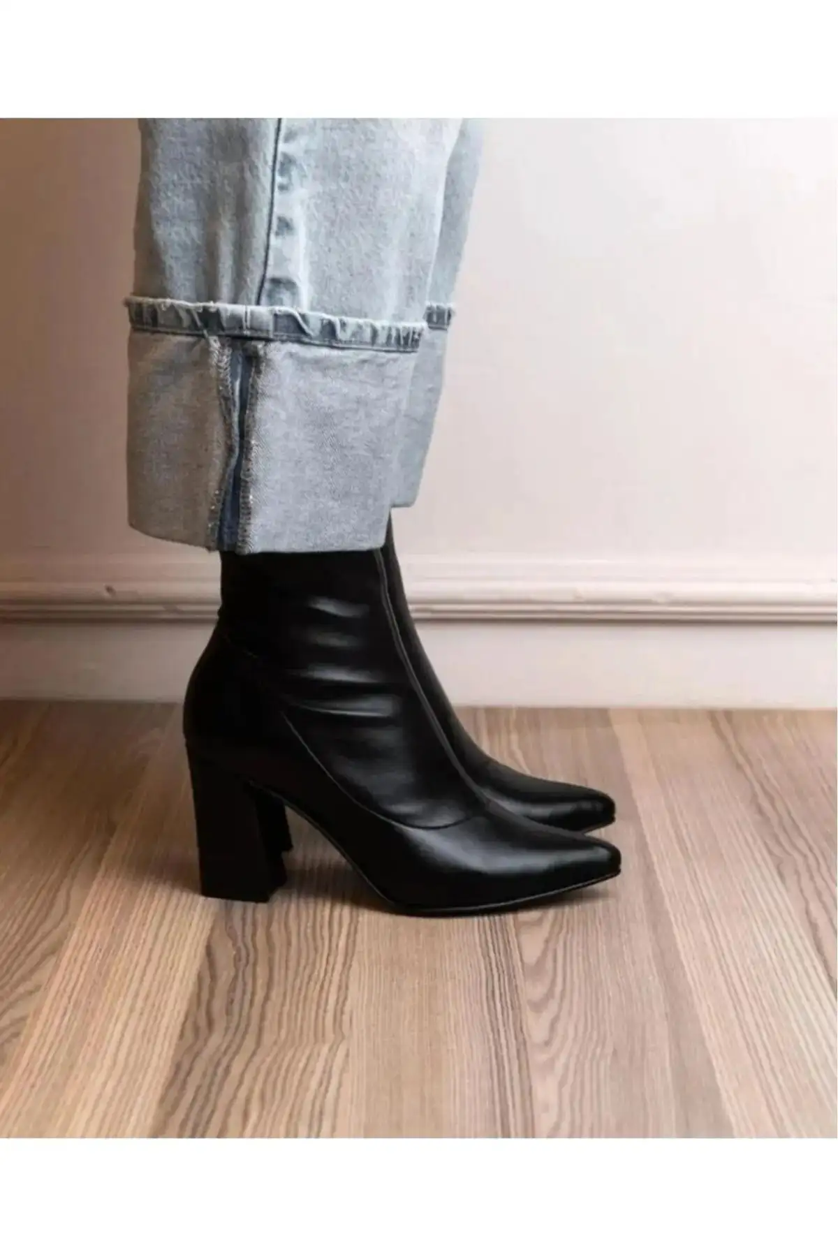 زن پاشنه ضخیم سیاه و سفید کشش Zipper 7 سانتی متر - 2599 زن پاشنه ضخیم سیاه و سفید کشش Zipper 7 سانتی متر - 2599