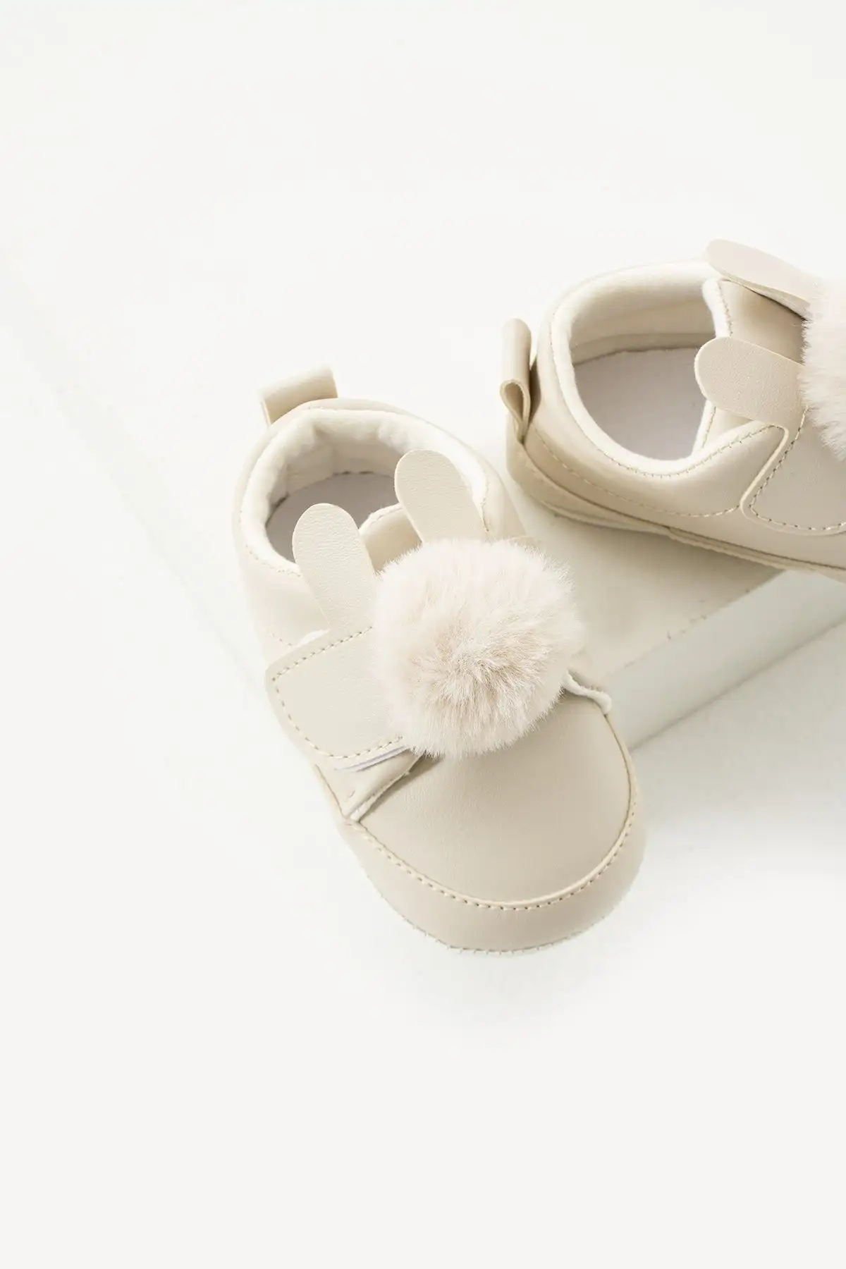 گوش های کف لغزش Pompom به تفصیل دختر بچه گاه به گاه کشت اول قدم اول Bovik - 2775 گوش های کف لغزش Pompom به تفصیل دختر بچه گاه به گاه کشت اول قدم اول Bovik - 2775