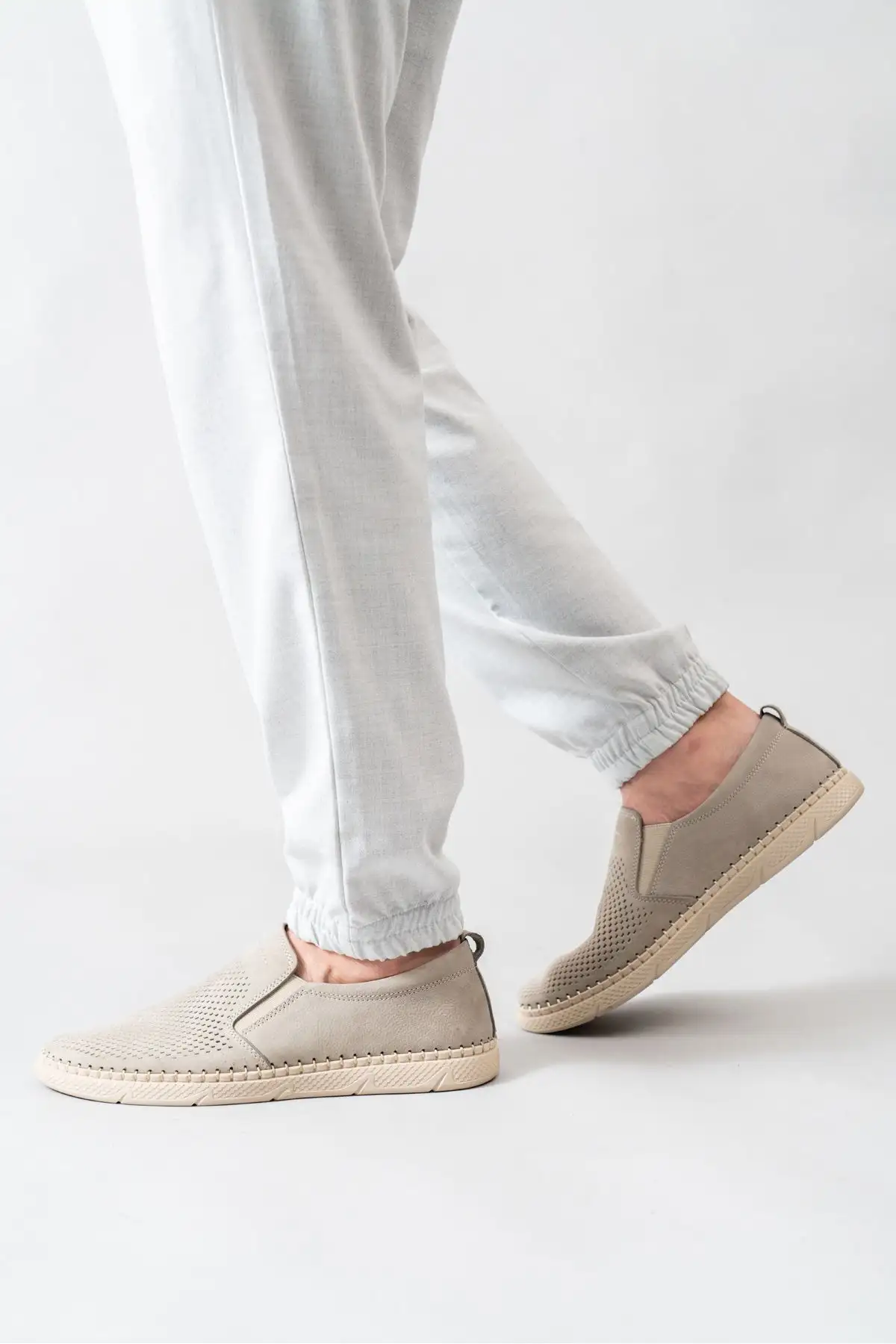 کفش روزمره مردانه کفش مردانه چرم طبیعی، کفش روزمره، کفش تابستانی، کفش لوفر به رنگ بژ - 3204 کفش روزمره مردانه کفش مردانه چرم طبیعی، کفش روزمره، کفش تابستانی، کفش لوفر به رنگ بژ - 3204