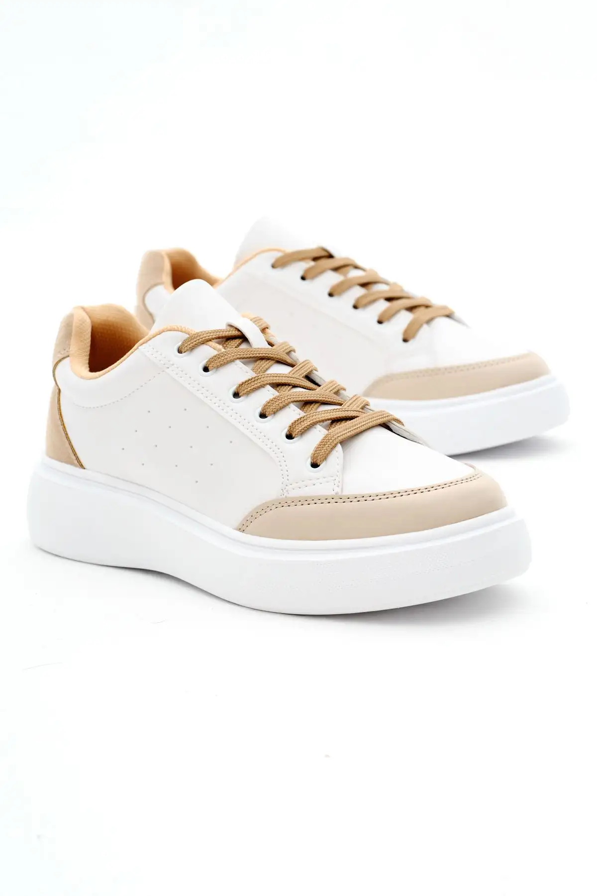 کفش ورزشی سفید زنانه با زیره پلی و بنددار - 3188 کفش ورزشی سفید زنانه با زیره پلی و بنددار - 3188