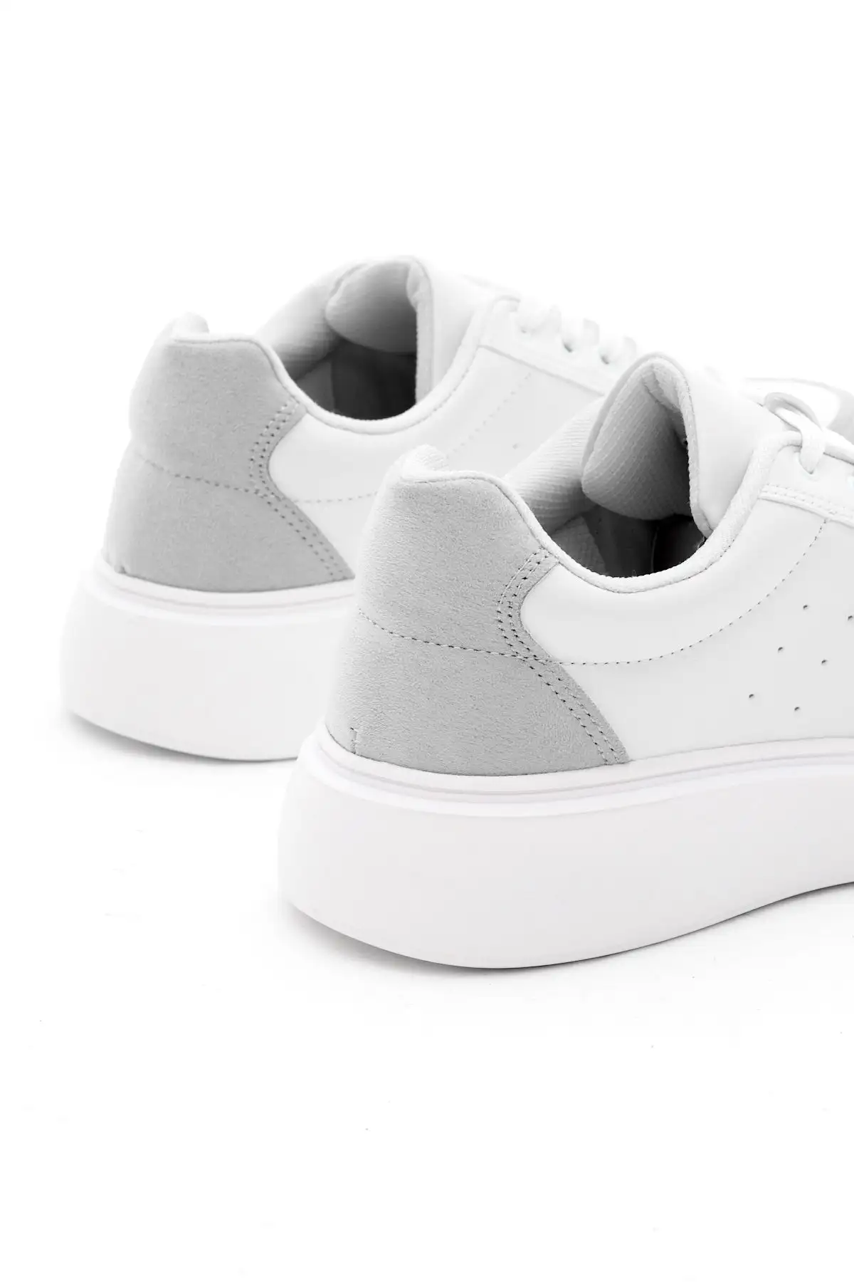 کفش اسپرت زنانه با بند، با زیره پلی (پلاستیکی) سفید و خاکستری - 3174 کفش اسپرت زنانه با بند، با زیره پلی (پلاستیکی) سفید و خاکستری - 3174