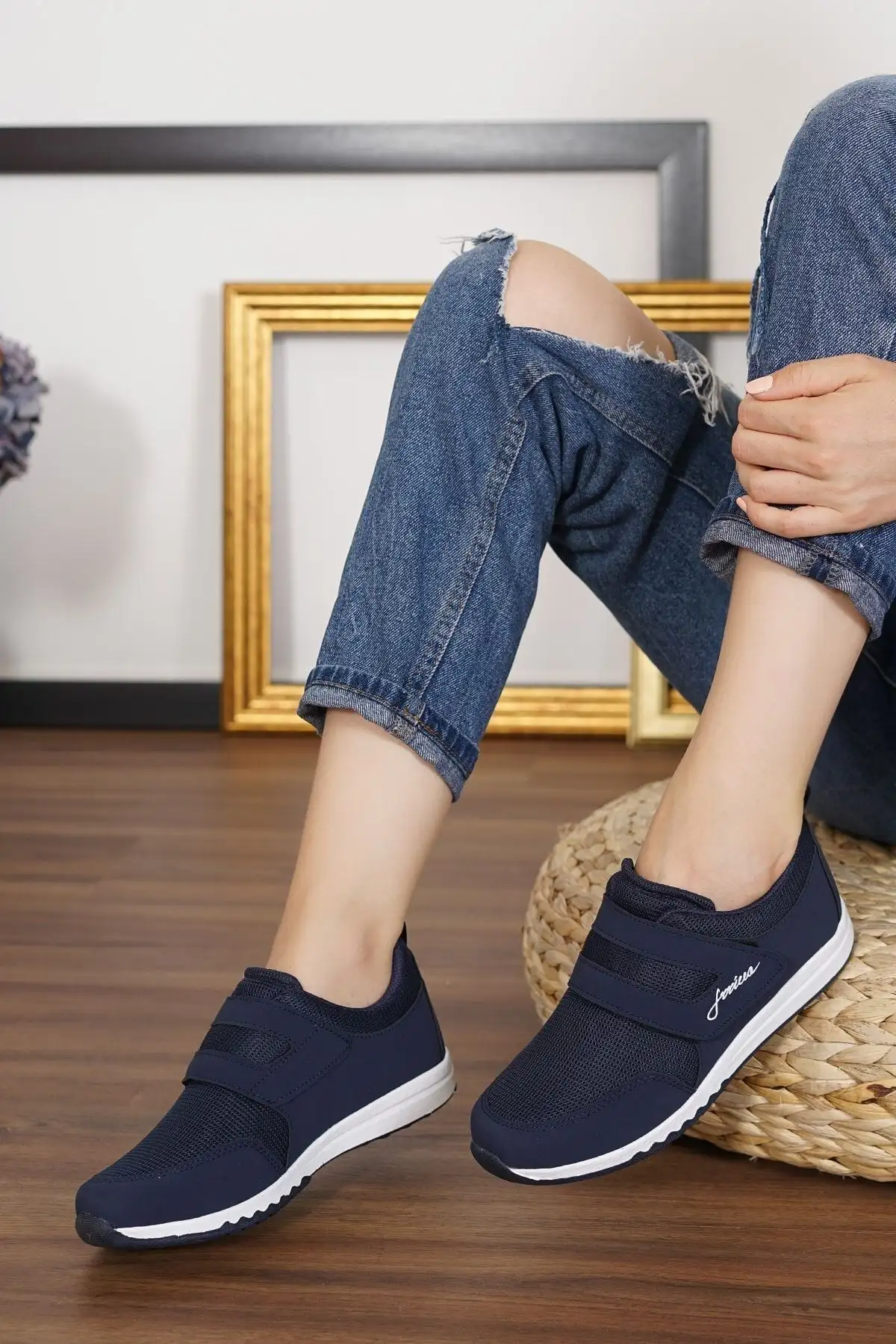 کفش ورزشی روزمره زنانه لایف استایل با بند چسبی سبک و راحت - 3138 کفش ورزشی روزمره زنانه لایف استایل با بند چسبی سبک و راحت - 3138