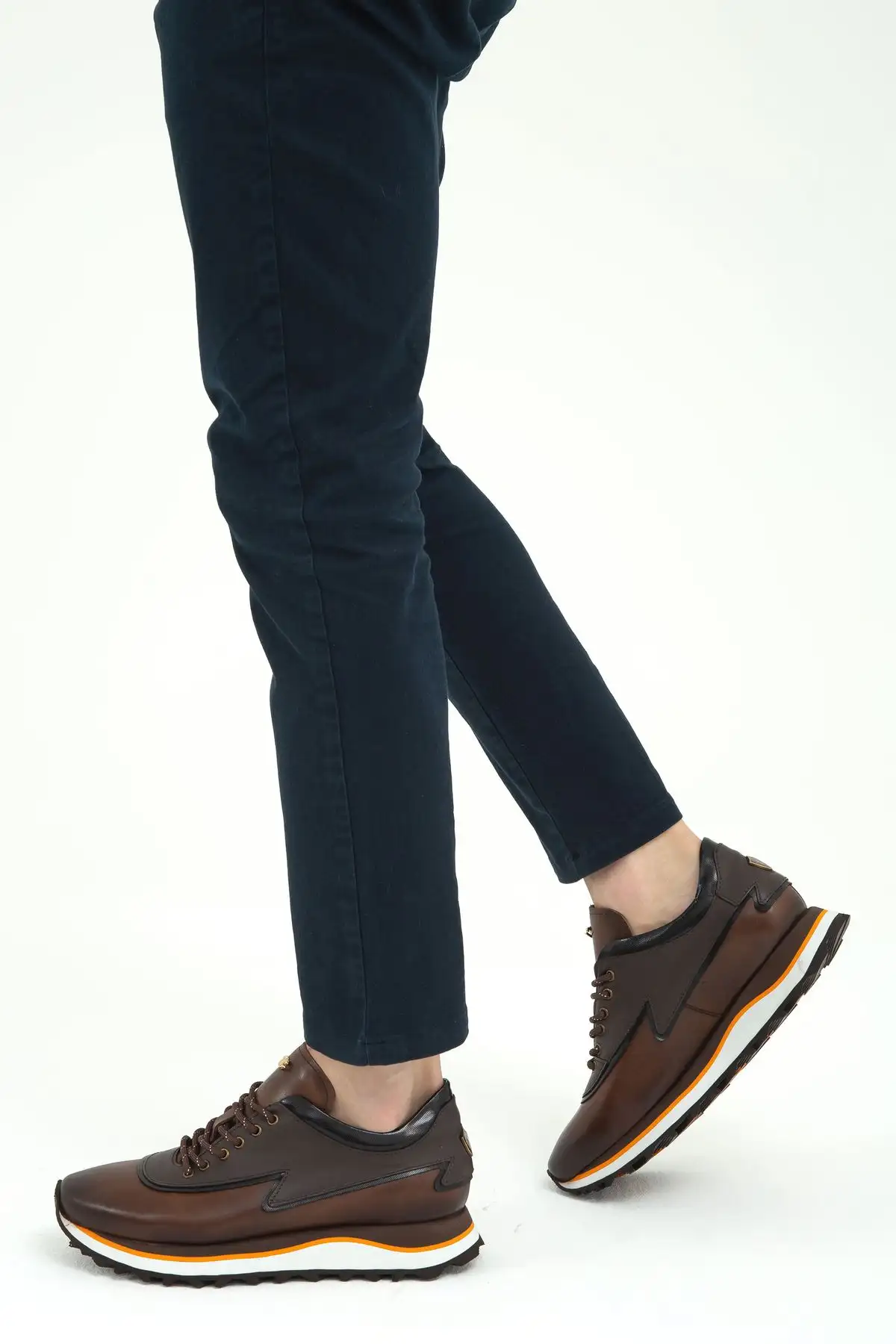 کفش اسنیکرز و ورزشی چرمی مردانه 383 5268 Erk Ayk Sk22/23 - 2900 کفش اسنیکرز و ورزشی چرمی مردانه 383 5268 Erk Ayk Sk22/23 - 2900