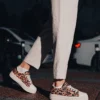 کفش اسپرت زنانه با کفی ضخیم طرح پلنگی لارا - 3190