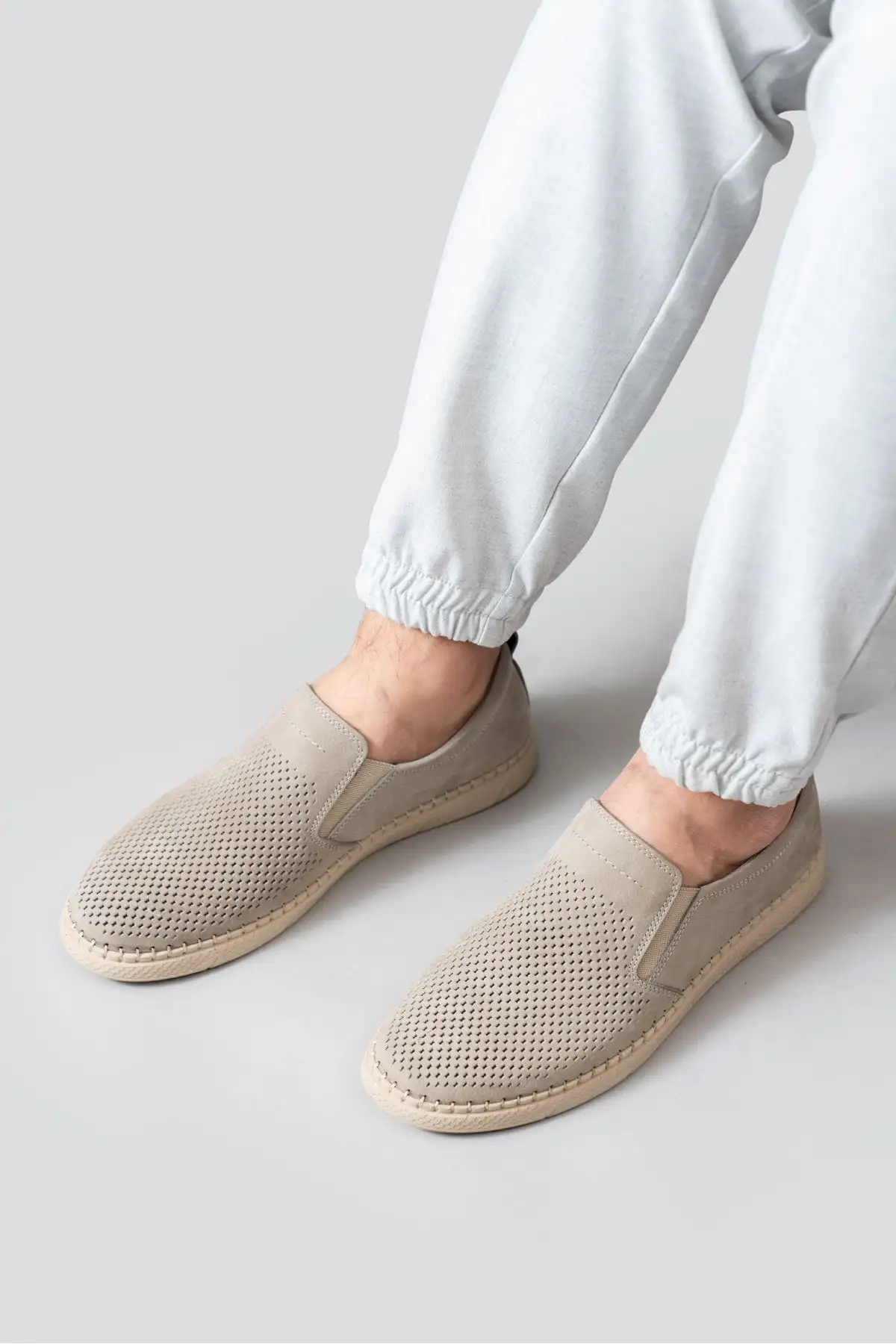 کفش روزمره مردانه کفش مردانه چرم طبیعی، کفش روزمره، کفش تابستانی، کفش لوفر به رنگ بژ - 3204 کفش روزمره مردانه کفش مردانه چرم طبیعی، کفش روزمره، کفش تابستانی، کفش لوفر به رنگ بژ - 3204