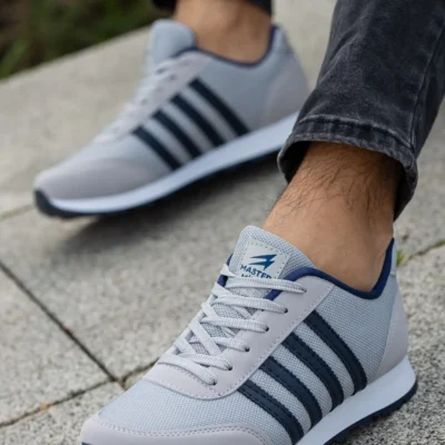 کفش مردانه کفش ورزشی مردانه با طراحی راحت و نرم زیره، در رنگ آبی تیره خط دار و دارای بندهای قابل تنظیم. - 3201