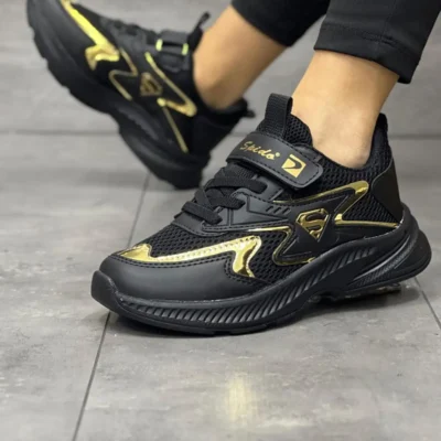 کفش پیاده‌روی زنانه مشکی طلایی برند BOUIS از نمای کنار