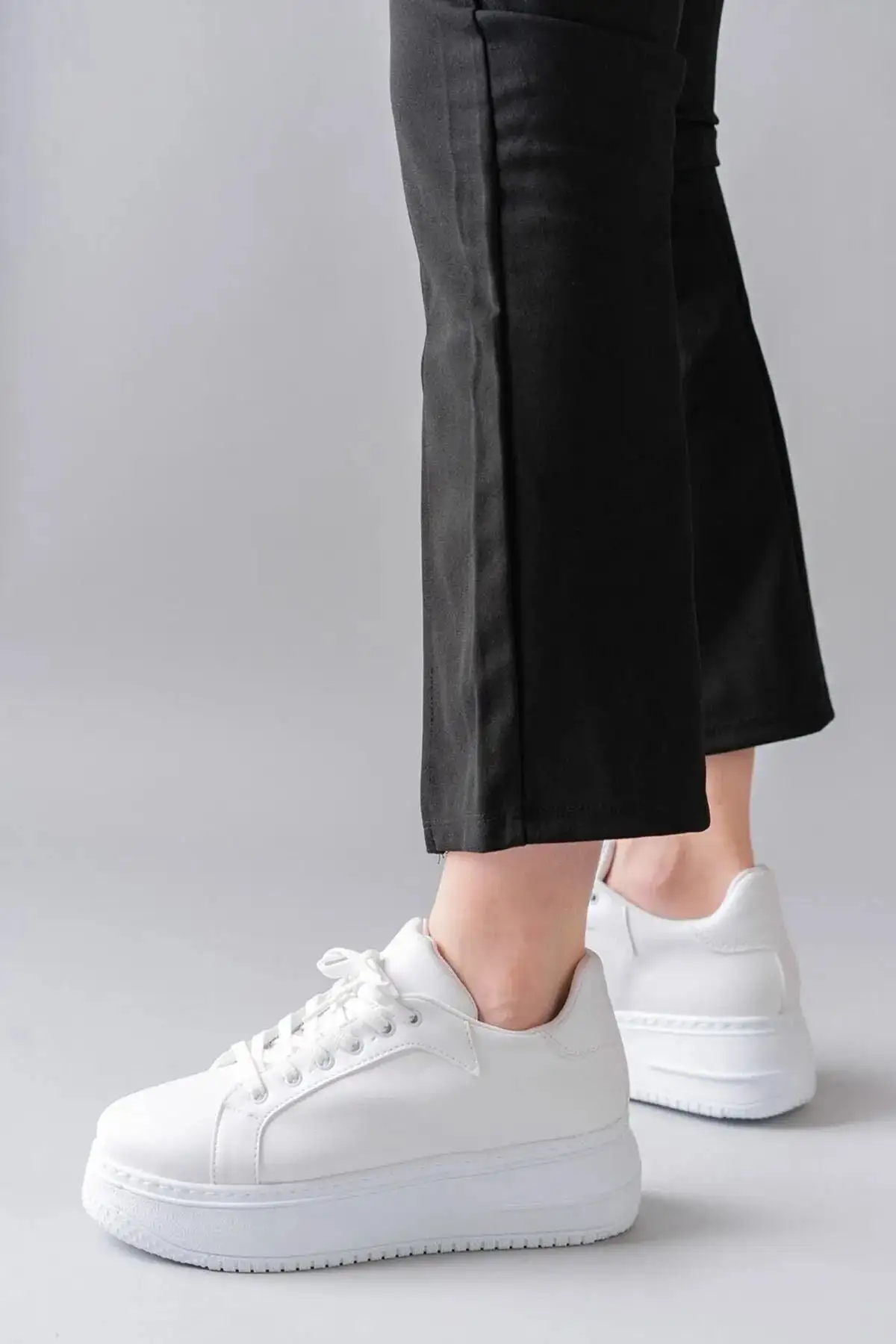 کفش ورزشی زنانه با لایه بلند و بنددار لاک  - 3150 کفش ورزشی زنانه با لایه بلند و بنددار لاک - 3150