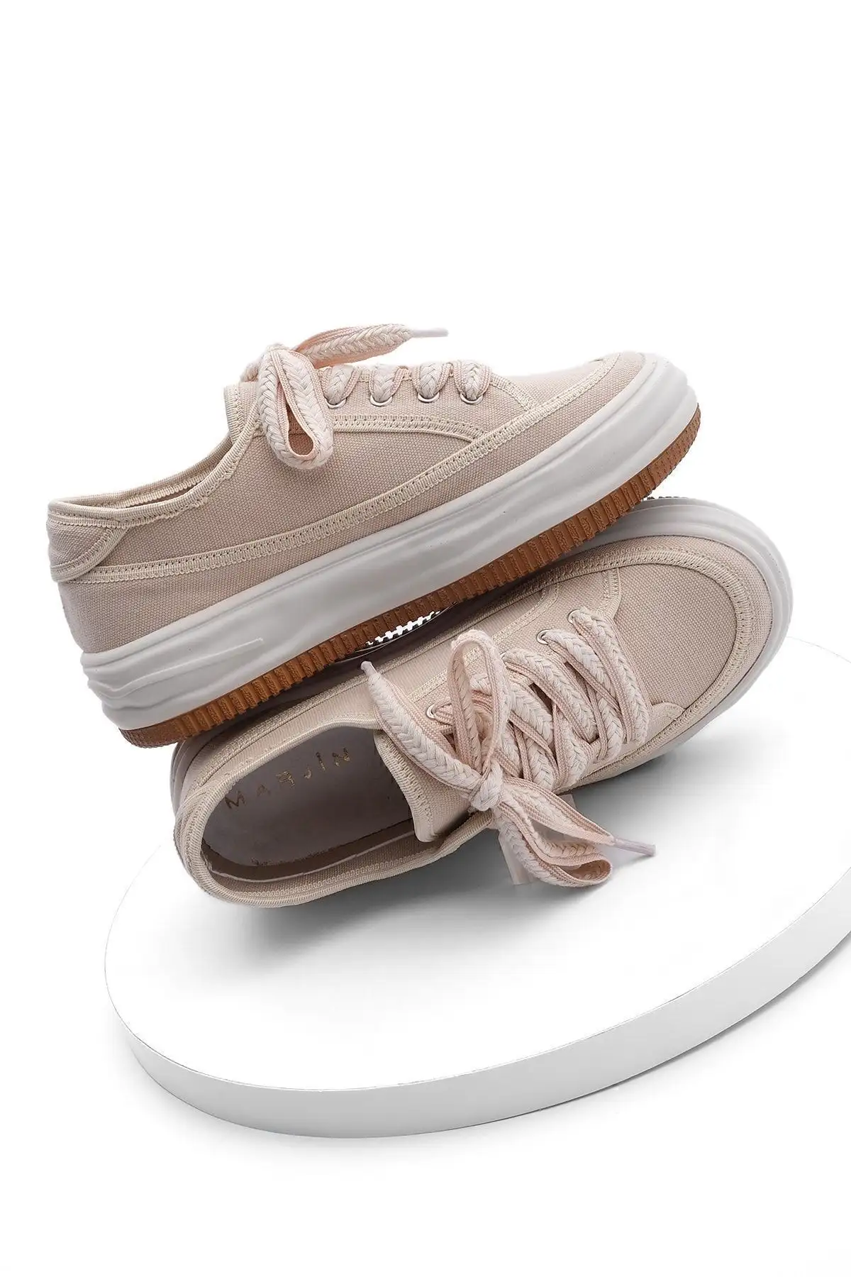 کفش ورزشی زنانه با زیره بلند و بنددار از جنس پارچه، رنگ بژ - 3165 کفش ورزشی زنانه با زیره بلند و بنددار از جنس پارچه، رنگ بژ - 3165