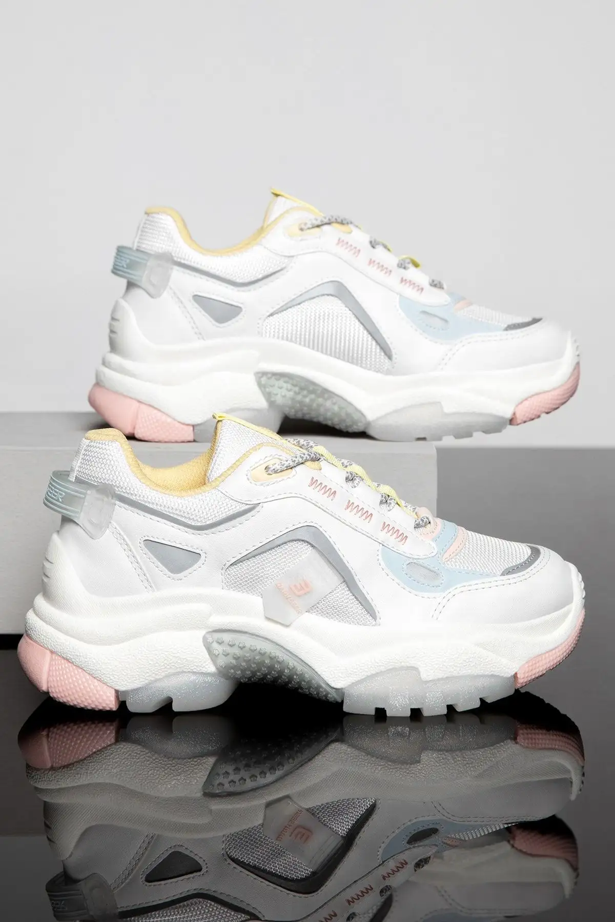 کفش اسنیکر زنانه دیاس لیندا سفید - 3167 کفش اسنیکر زنانه دیاس لیندا سفید - 3167