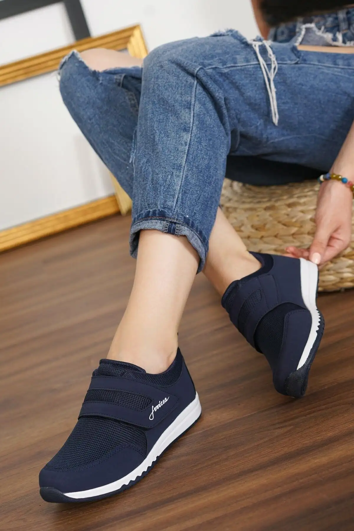 کفش ورزشی روزمره زنانه لایف استایل با بند چسبی سبک و راحت - 3138 کفش ورزشی روزمره زنانه لایف استایل با بند چسبی سبک و راحت - 3138