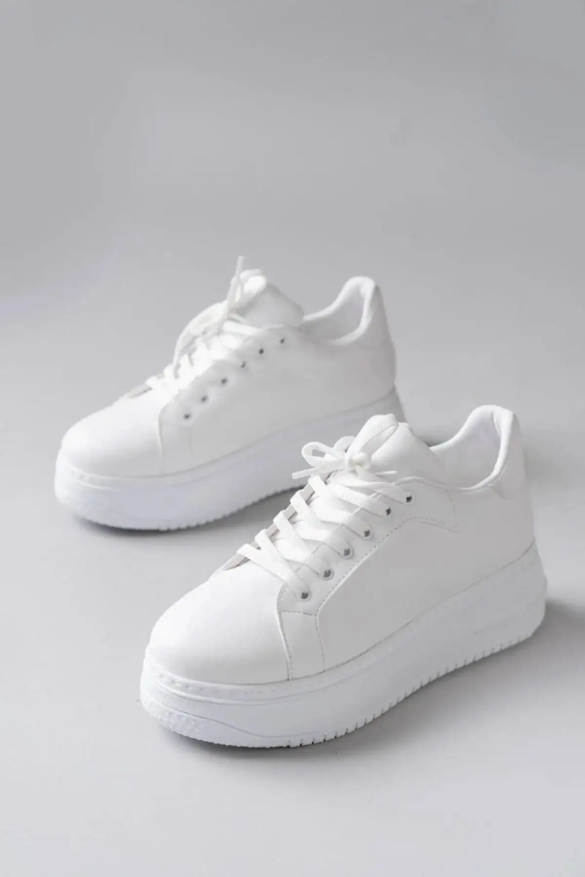 کفش ورزشی زنانه با لایه بلند و بنددار لاک  - 3150 کفش ورزشی زنانه با لایه بلند و بنددار لاک - 3150