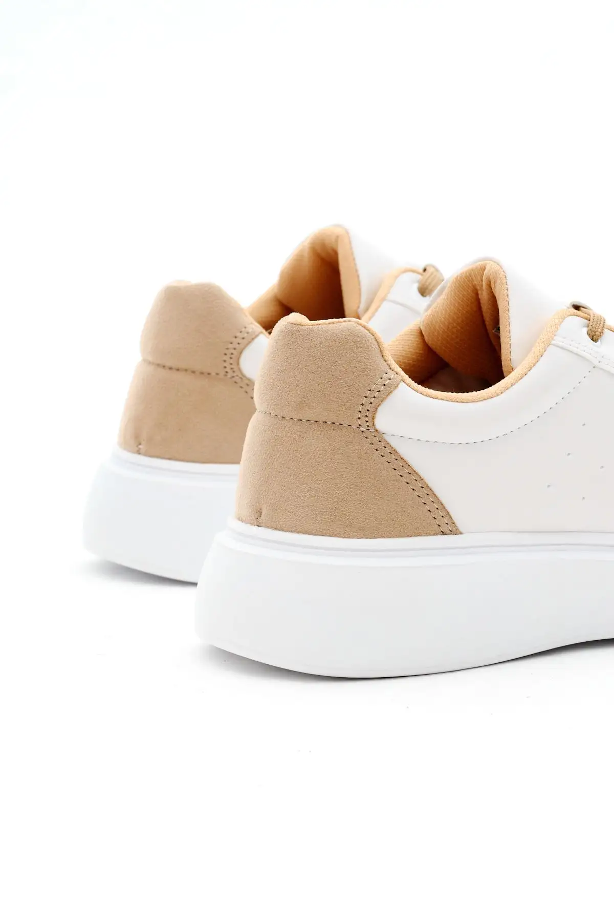 کفش ورزشی سفید زنانه با زیره پلی و بنددار - 3188 کفش ورزشی سفید زنانه با زیره پلی و بنددار - 3188