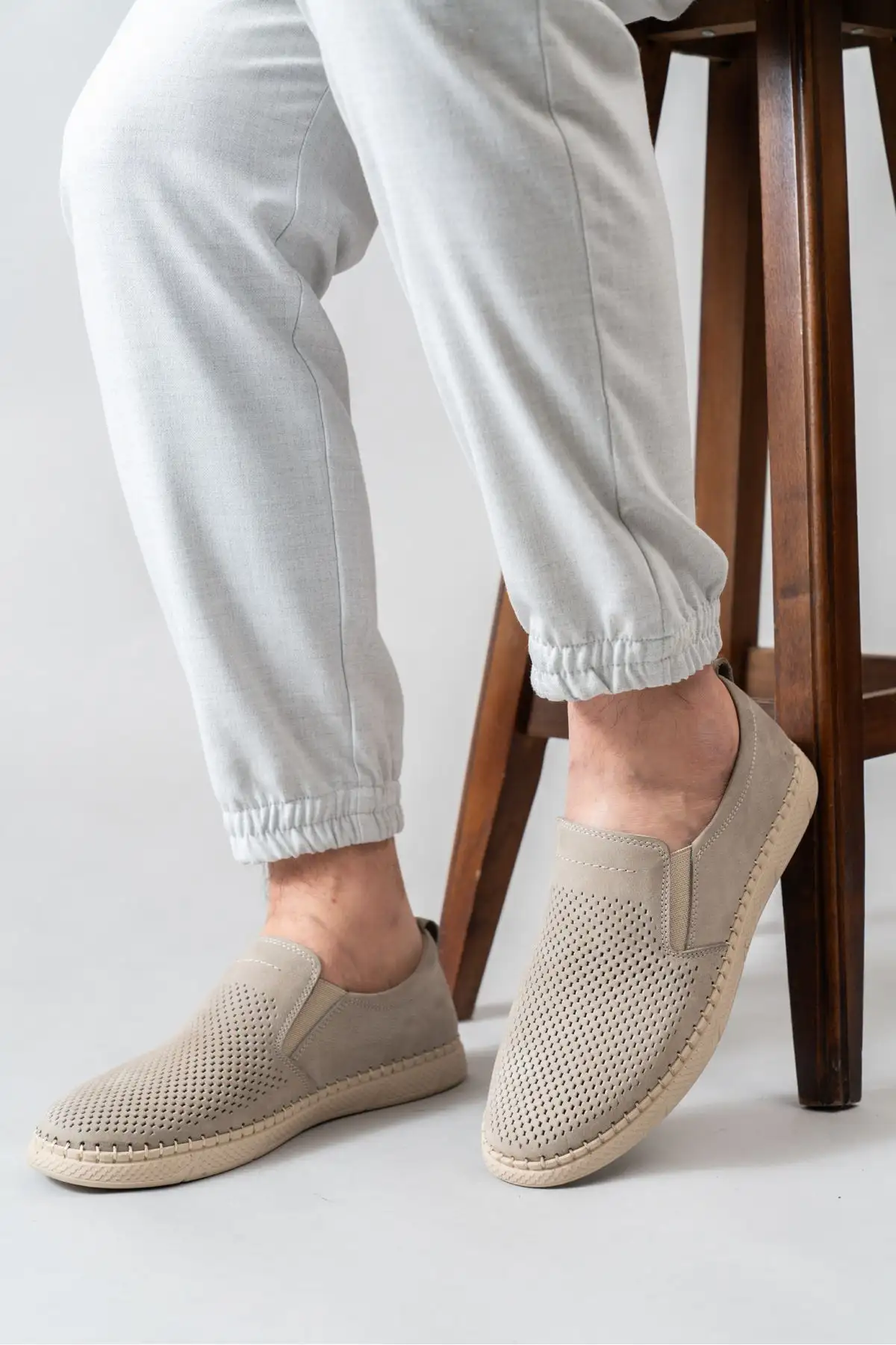 کفش روزمره مردانه کفش مردانه چرم طبیعی، کفش روزمره، کفش تابستانی، کفش لوفر به رنگ بژ - 3204 کفش روزمره مردانه کفش مردانه چرم طبیعی، کفش روزمره، کفش تابستانی، کفش لوفر به رنگ بژ - 3204