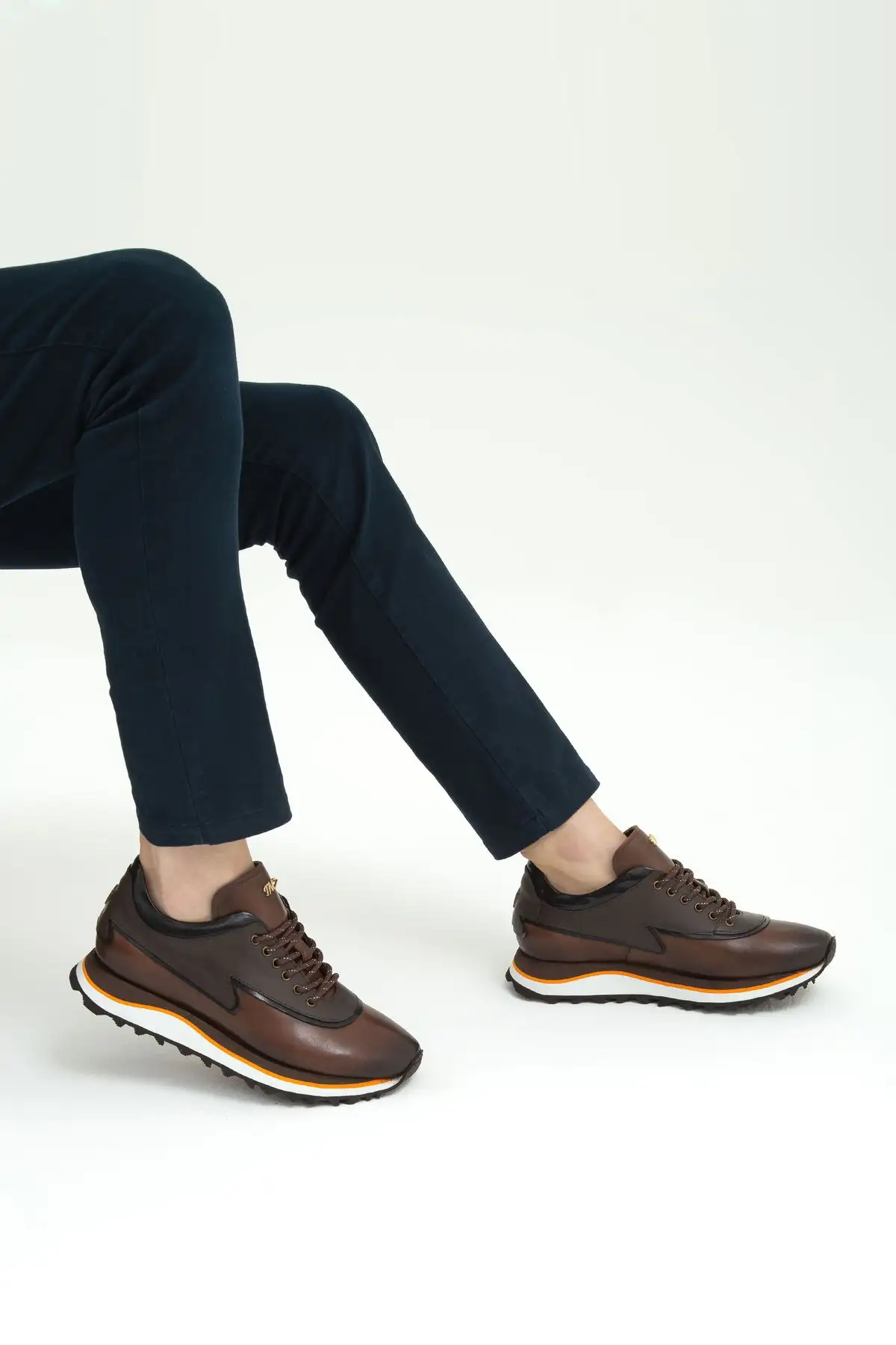 کفش اسنیکرز و ورزشی چرمی مردانه 383 5268 Erk Ayk Sk22/23 - 2900 کفش اسنیکرز و ورزشی چرمی مردانه 383 5268 Erk Ayk Sk22/23 - 2900