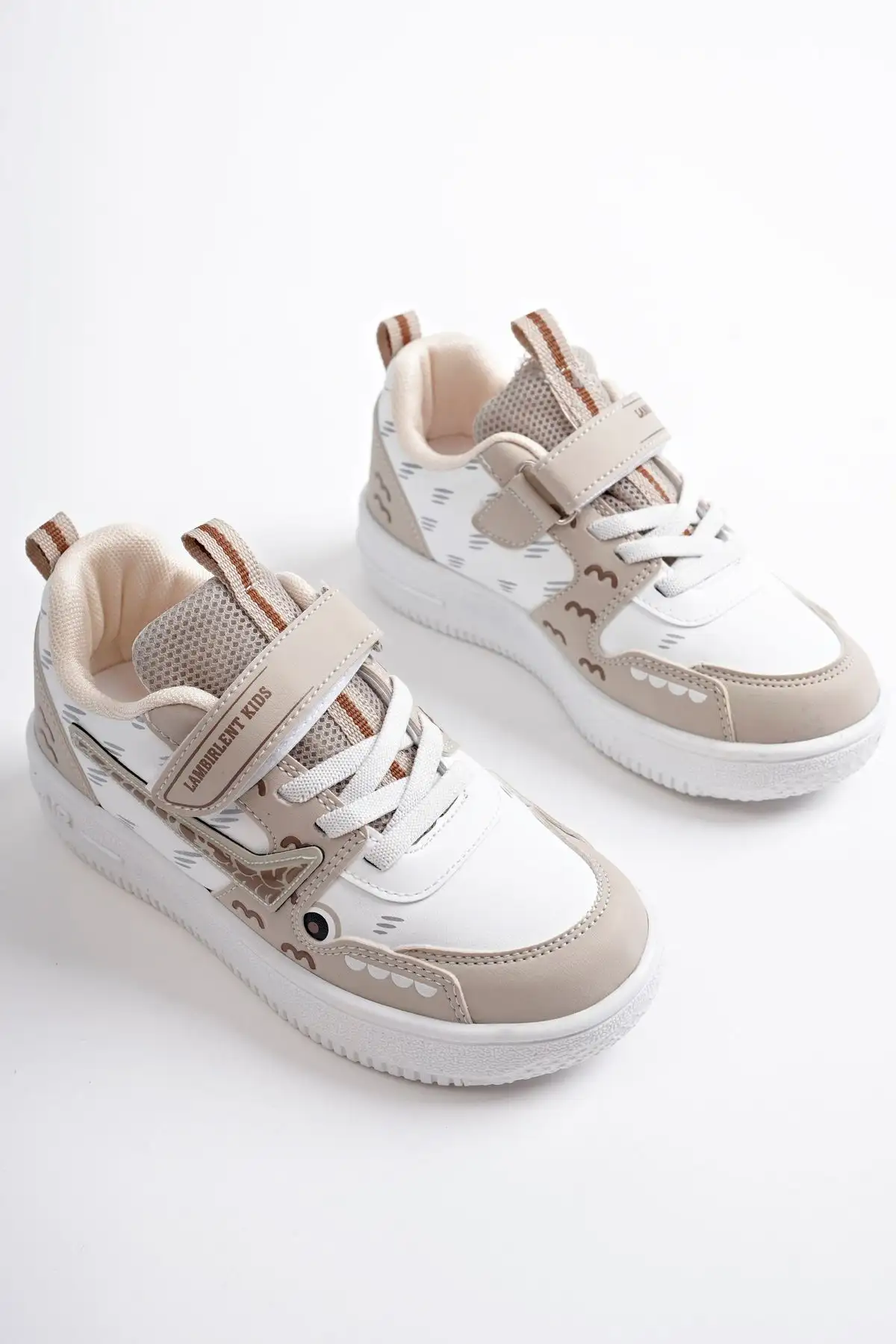 کفش مدرسه و روزمره بند دار بچگانه به رنگ ویزون و سفید - 3061 کفش مدرسه و روزمره بند دار بچگانه به رنگ ویزون و سفید - 3061