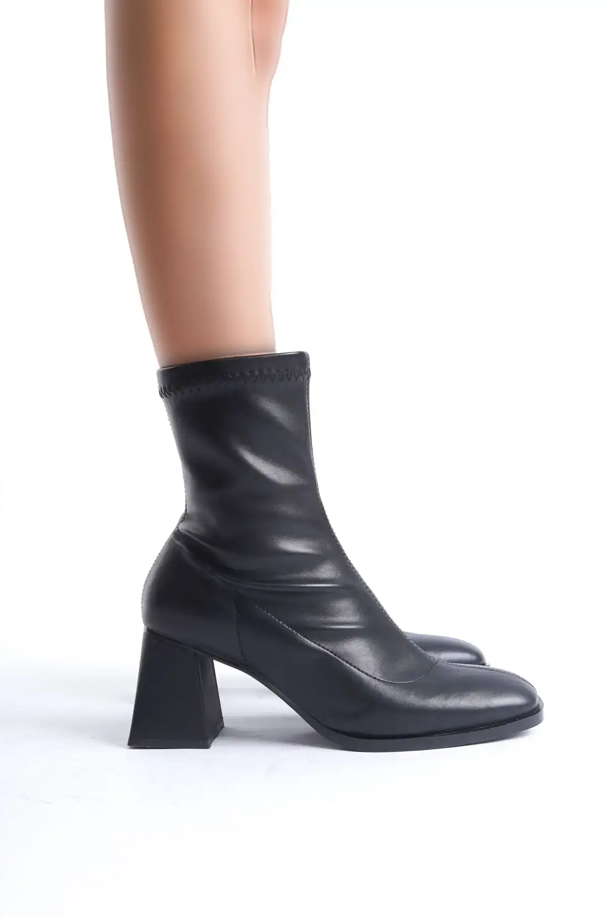 بوت پاشنهدار میانقد زنانه با شلنگ کشسان D029 گارانتیدار - 2921 بوت پاشنهدار میانقد زنانه با شلنگ کشسان D029 گارانتیدار - 2921