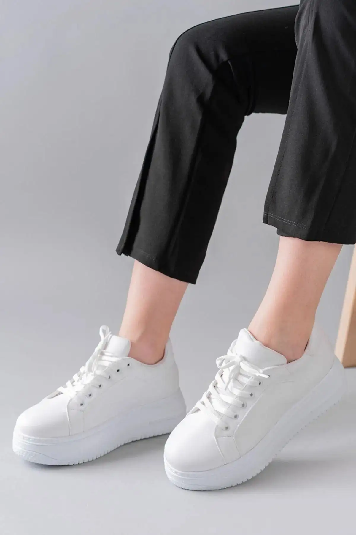 کفش ورزشی زنانه با لایه بلند و بنددار لاک  - 3150 کفش ورزشی زنانه با لایه بلند و بنددار لاک - 3150