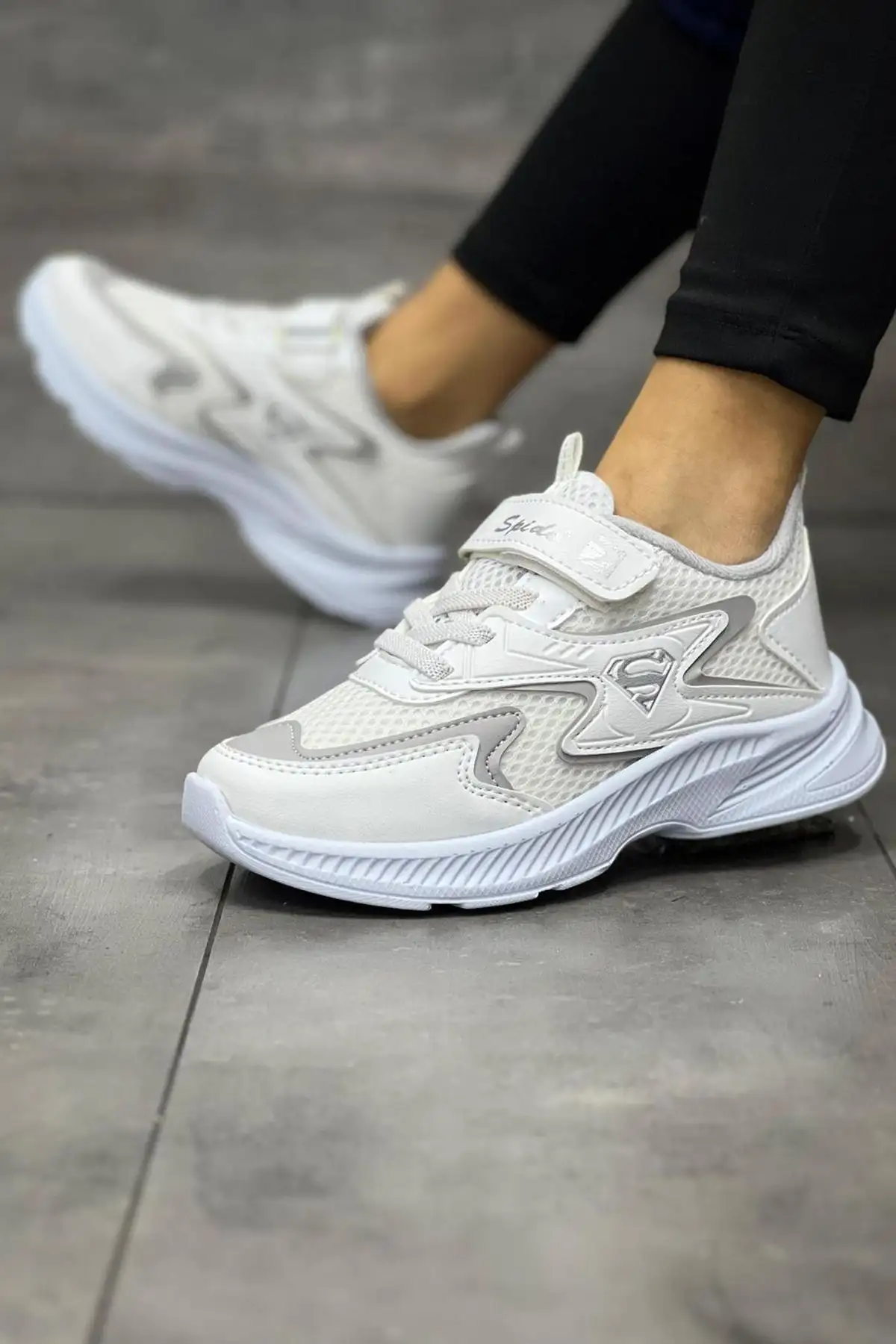 کفش ورزشی کودکانه سفید با بند، جفتی چسبی و انعطافپذیر، سبک و قابل تنفس، مناسب برای هر دو جنسیت. - 3045 کفش ورزشی کودکانه سفید با بند، جفتی چسبی و انعطافپذیر، سبک و قابل تنفس، مناسب برای هر دو جنسیت. - 3045