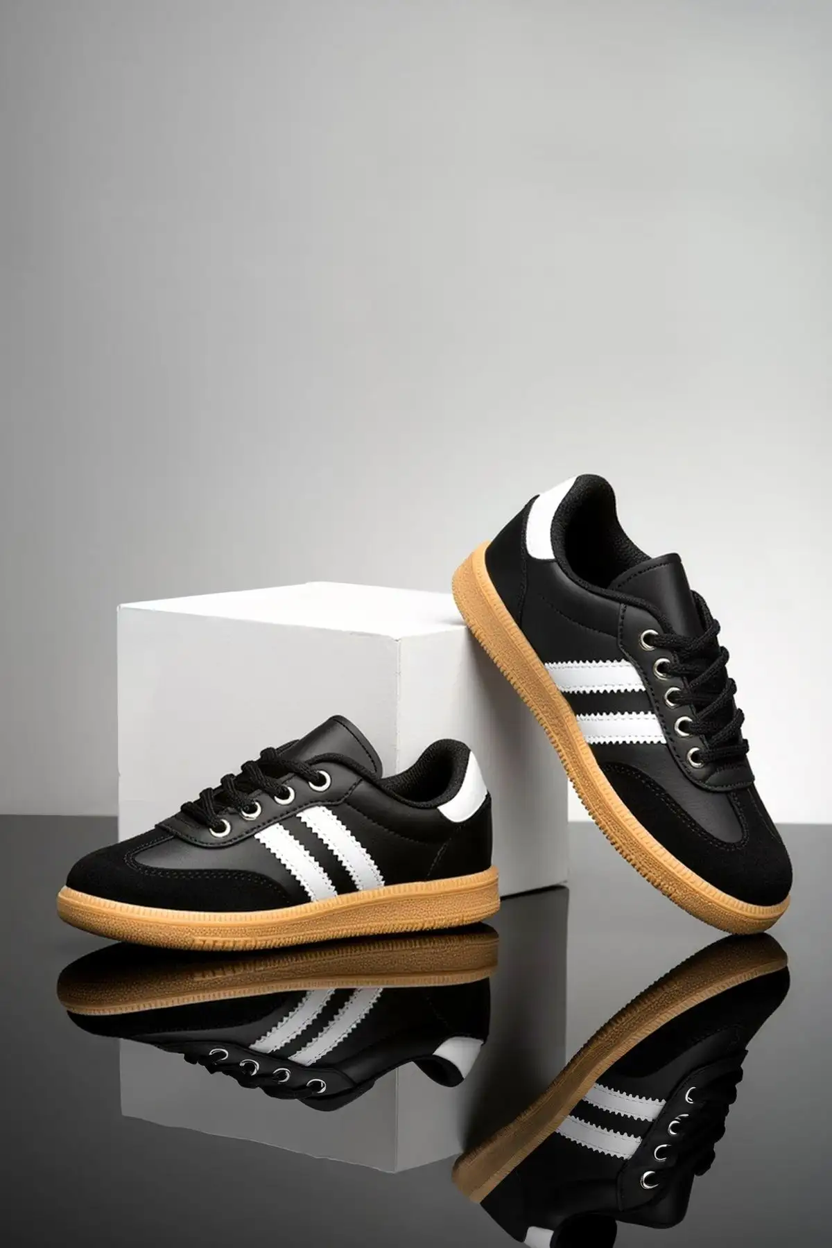 کفش اسپرت بچهگانه DS ChaCha سیاه و سفید - 3051 کفش اسپرت بچهگانه DS ChaCha سیاه و سفید - 3051