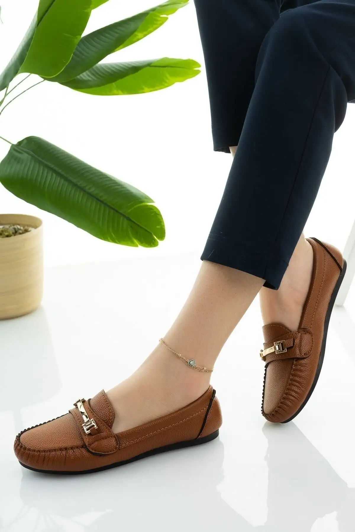 کفش تخت زنانه  روزمره  مدل بابت با رنگ قهوهای، دارای قفل زنجیری، سبک و راحت. - 5193 کفش تخت زنانه روزمره مدل بابت با رنگ قهوهای، دارای قفل زنجیری، سبک و راحت. - 5193