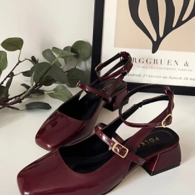 کفش زنانه پاشنه کوتاه ی ماری جین بوردو رنگ، با پشت باز و نوک مربع و بند دار، رنگ گیلاسی - 4057