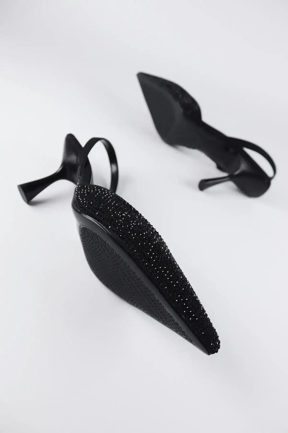 کفش پاشنه‌ بلند زنانه پوتین پاشنه بلند مجلسی زنانه با جزئیات سنگی سیاه - 3685