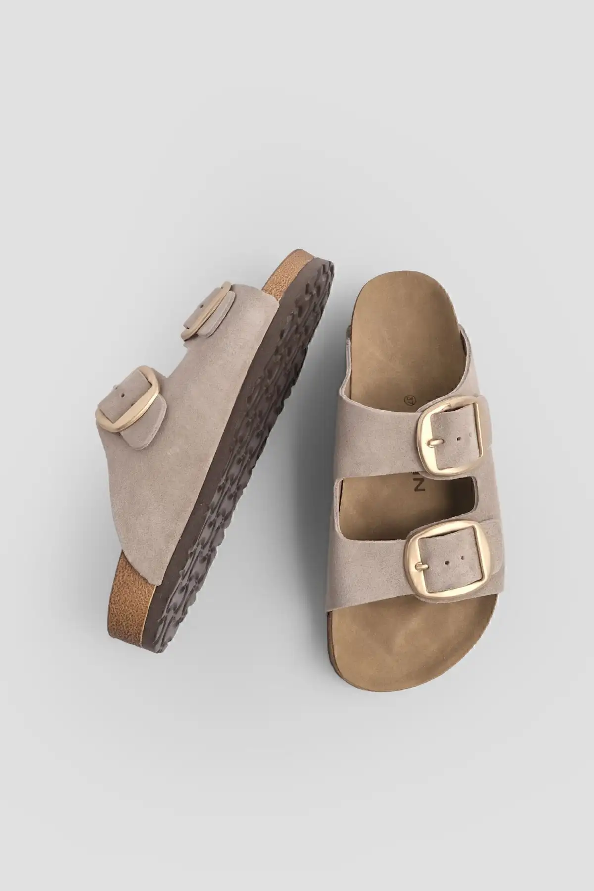 کفش راحتی خانه ترجمه محصول به فارسی:"صندل روزمره زنانه از چرم طبیعی با دو بند و کفی eva رنگ بژ" - 3884 کفش راحتی خانه ترجمه محصول به فارسی: "صندل روزمره زنانه از چرم طبیعی با دو بند و کفی eva رنگ بژ" - 3884