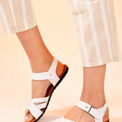 کفش صندل زنانه چرم سفید BYNDCGL01 - 5403